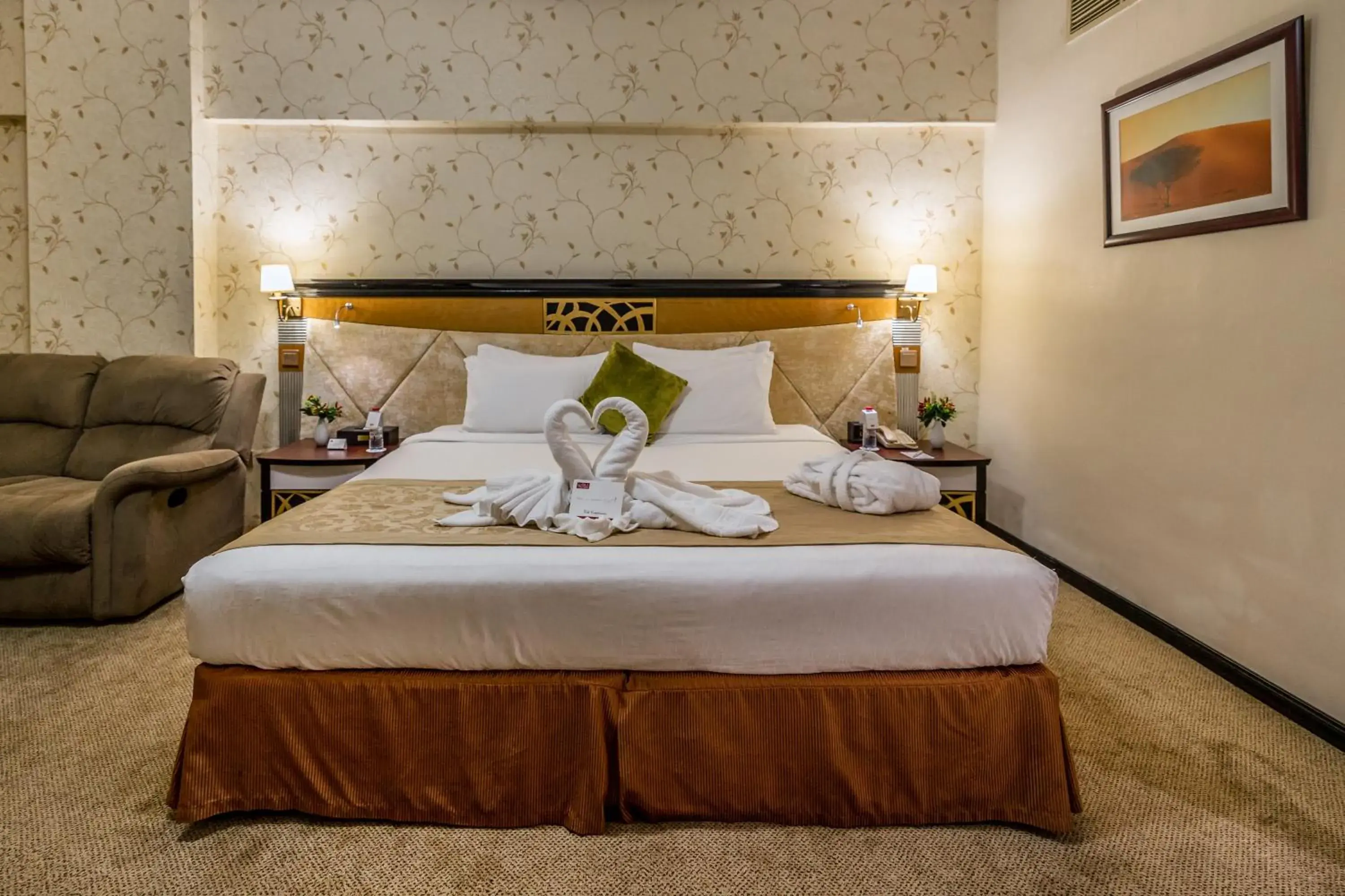 Bedroom, Bed in Al Jawhara Gardens Hotel