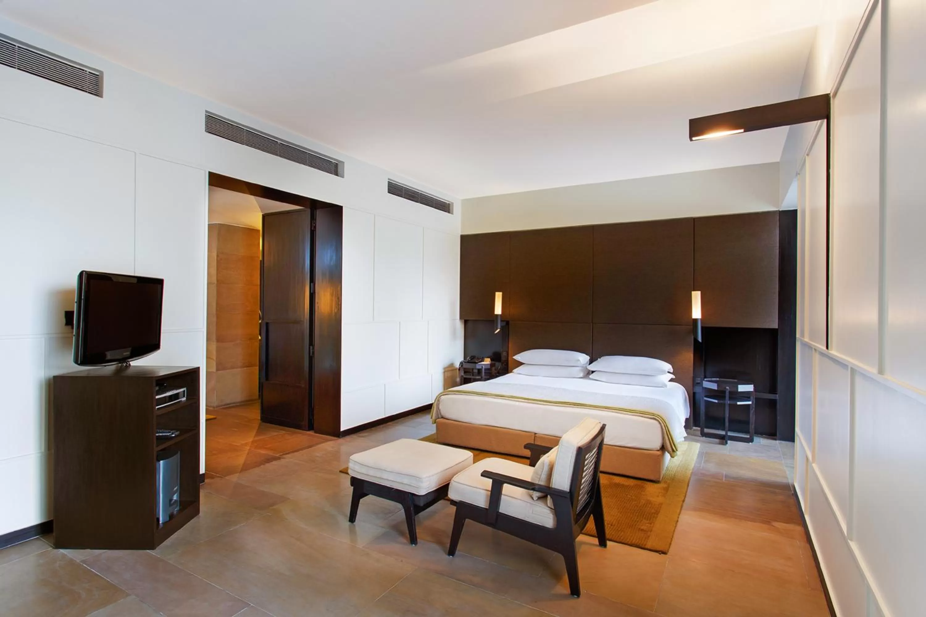 Bedroom, Bed in The Lodhi – A member of The Leading Hotels Of The World