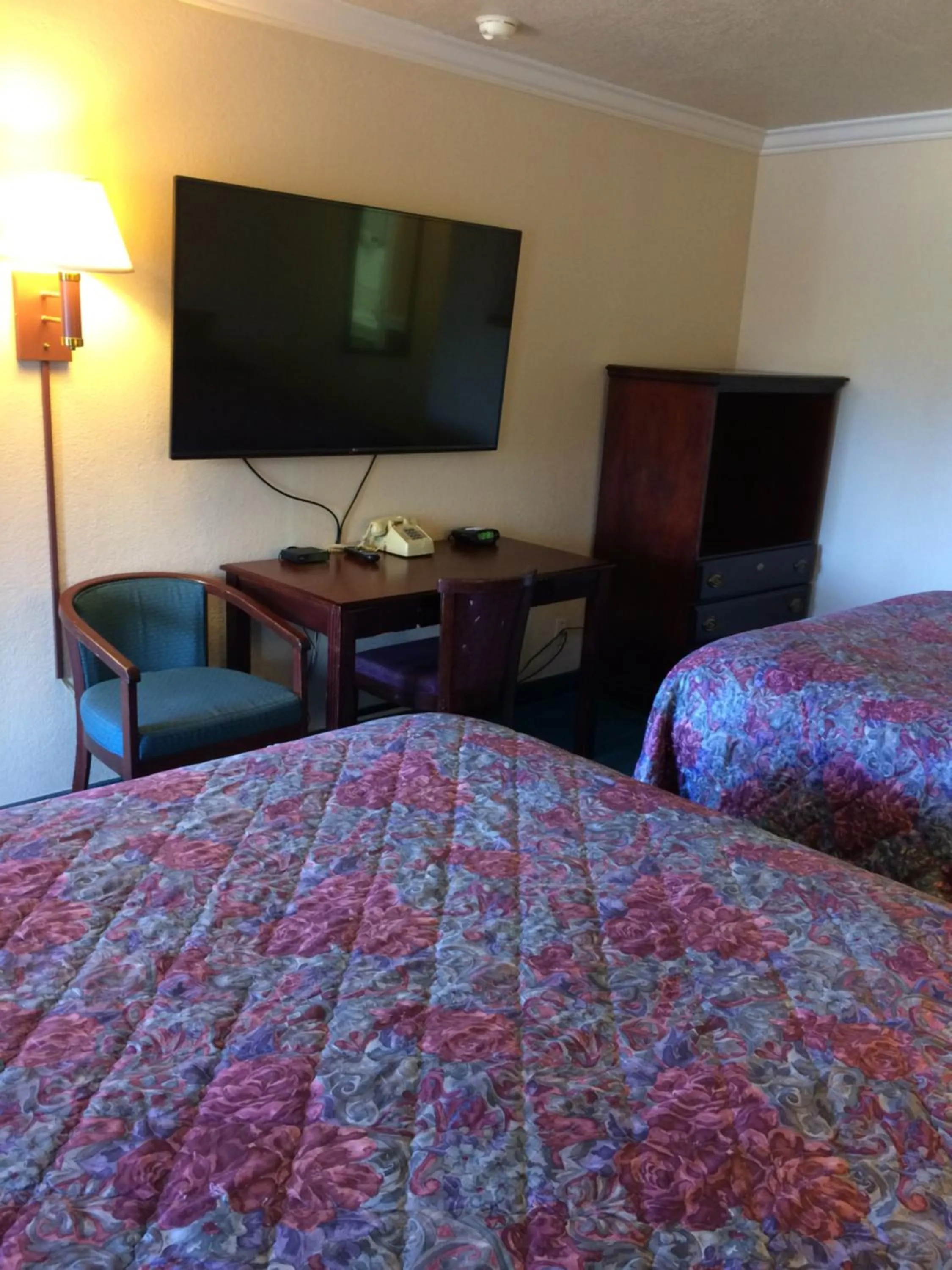 TV and multimedia, Bed in Oak Motel