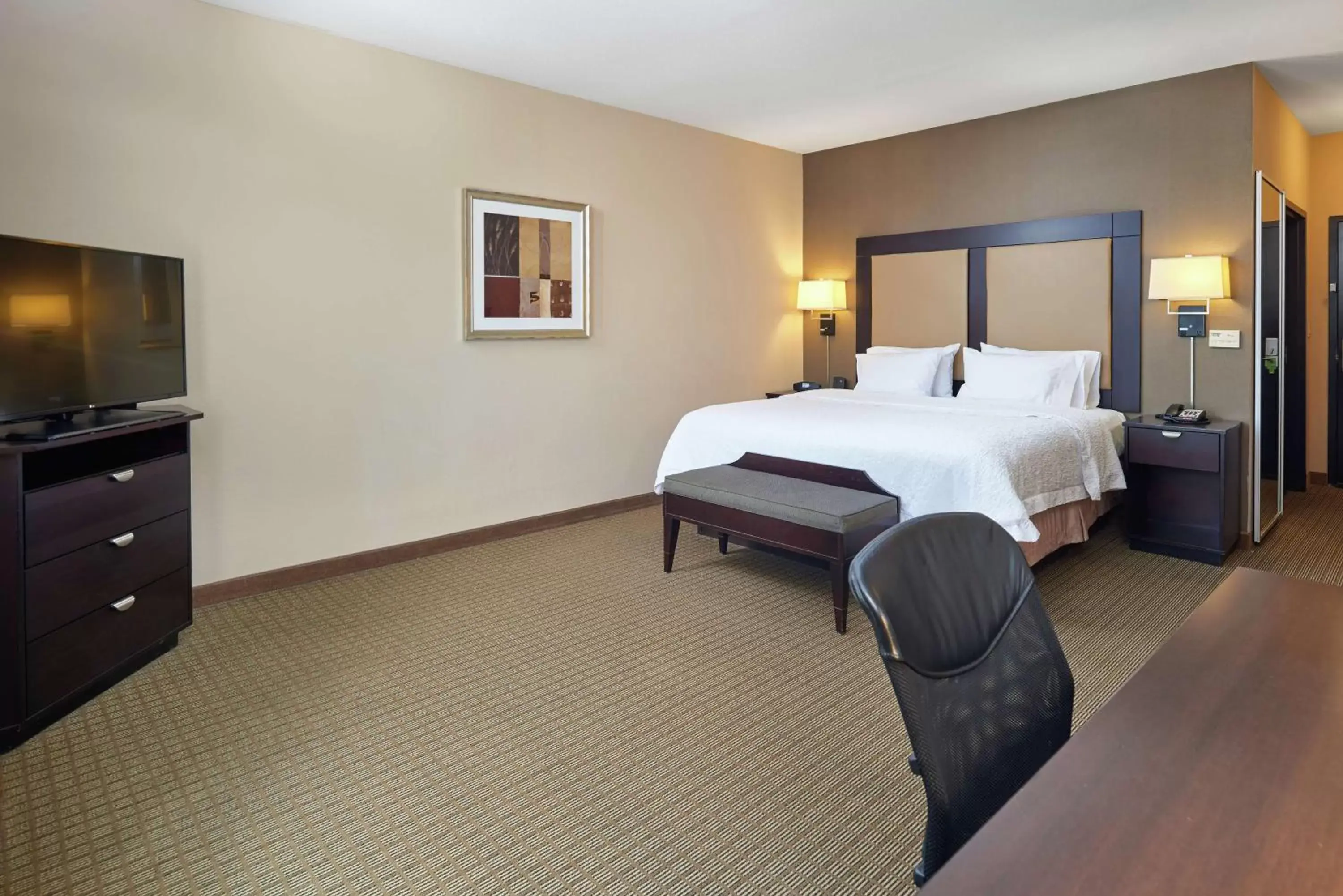 Bedroom, Bed in Hampton Inn & Suites Decatur