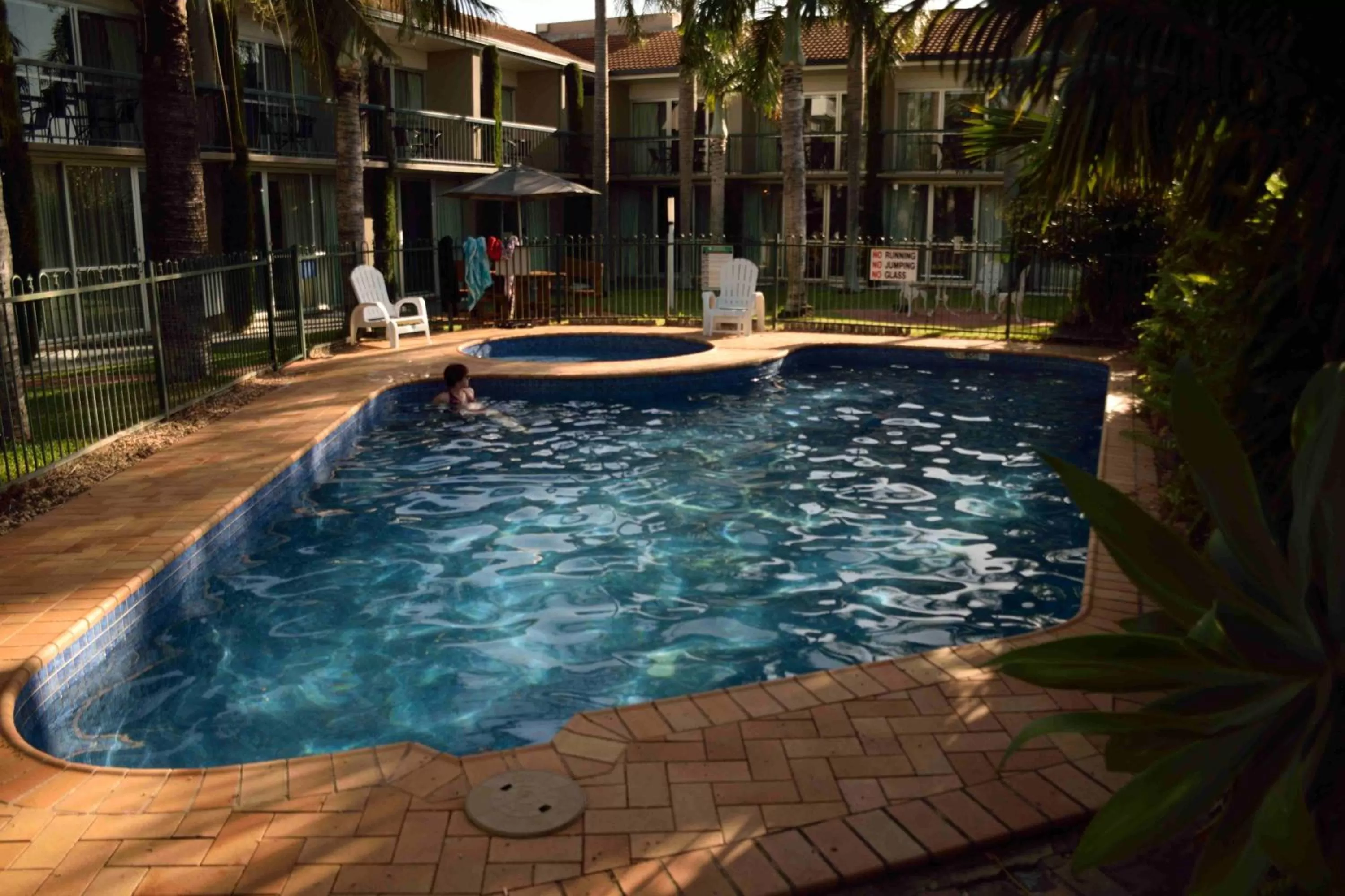 Swimming pool in Motel 98