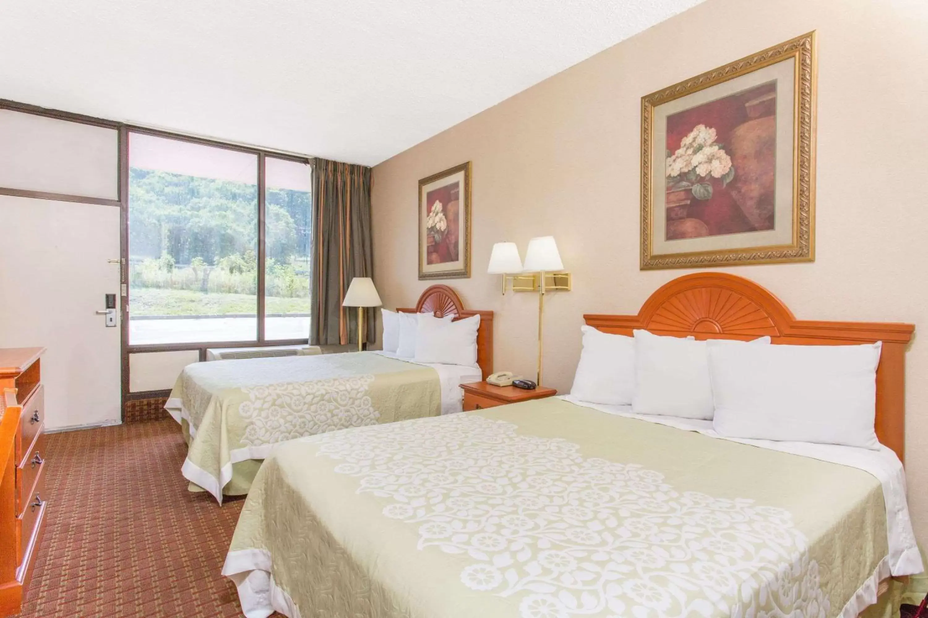 Photo of the whole room, Bed in Days Inn by Wyndham Princeton Photo of the whole room, Bed in Days Inn by Wyndham Princeton