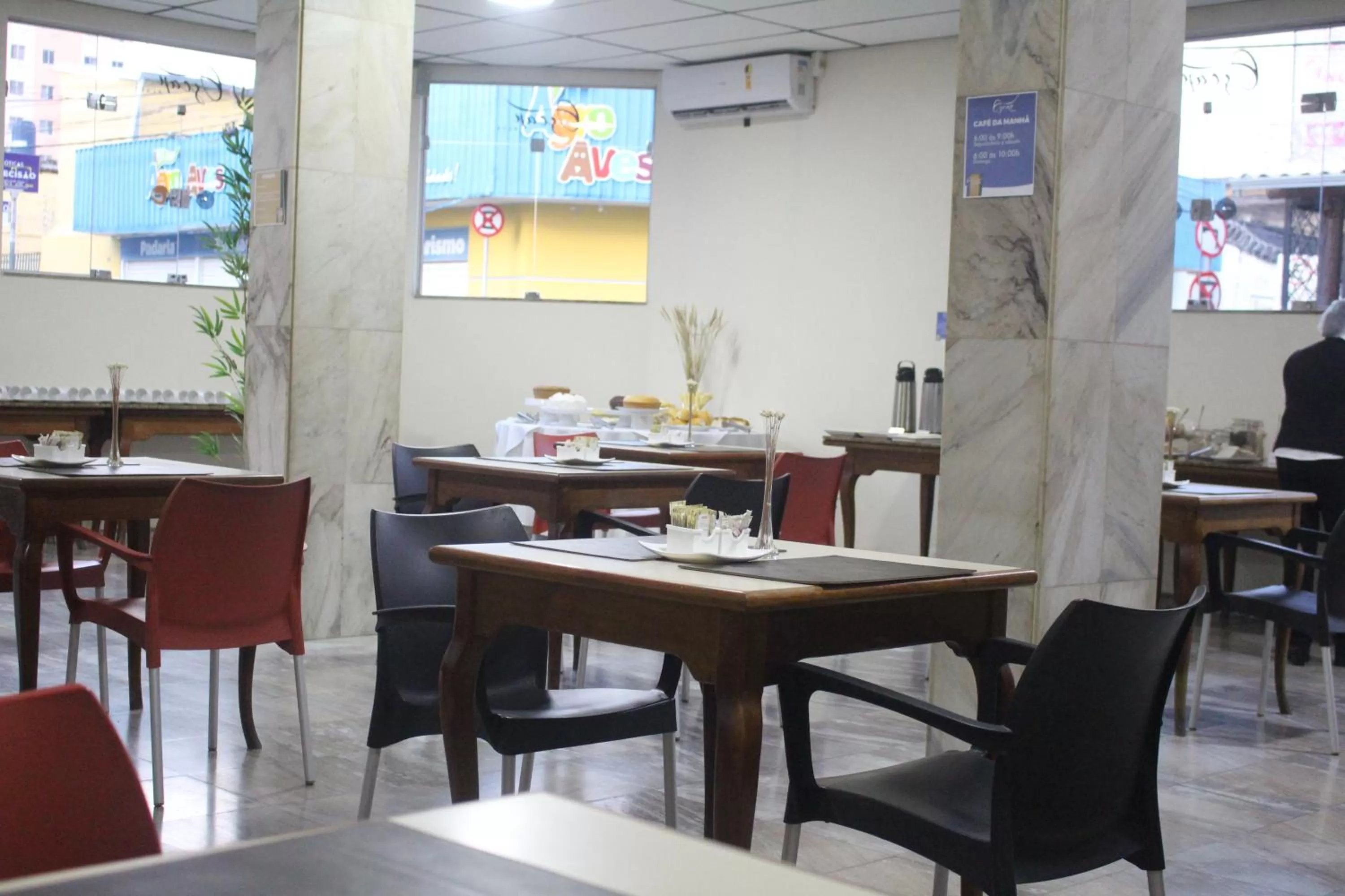 Continental breakfast in Hotel Oscar Econômico Montes Claros