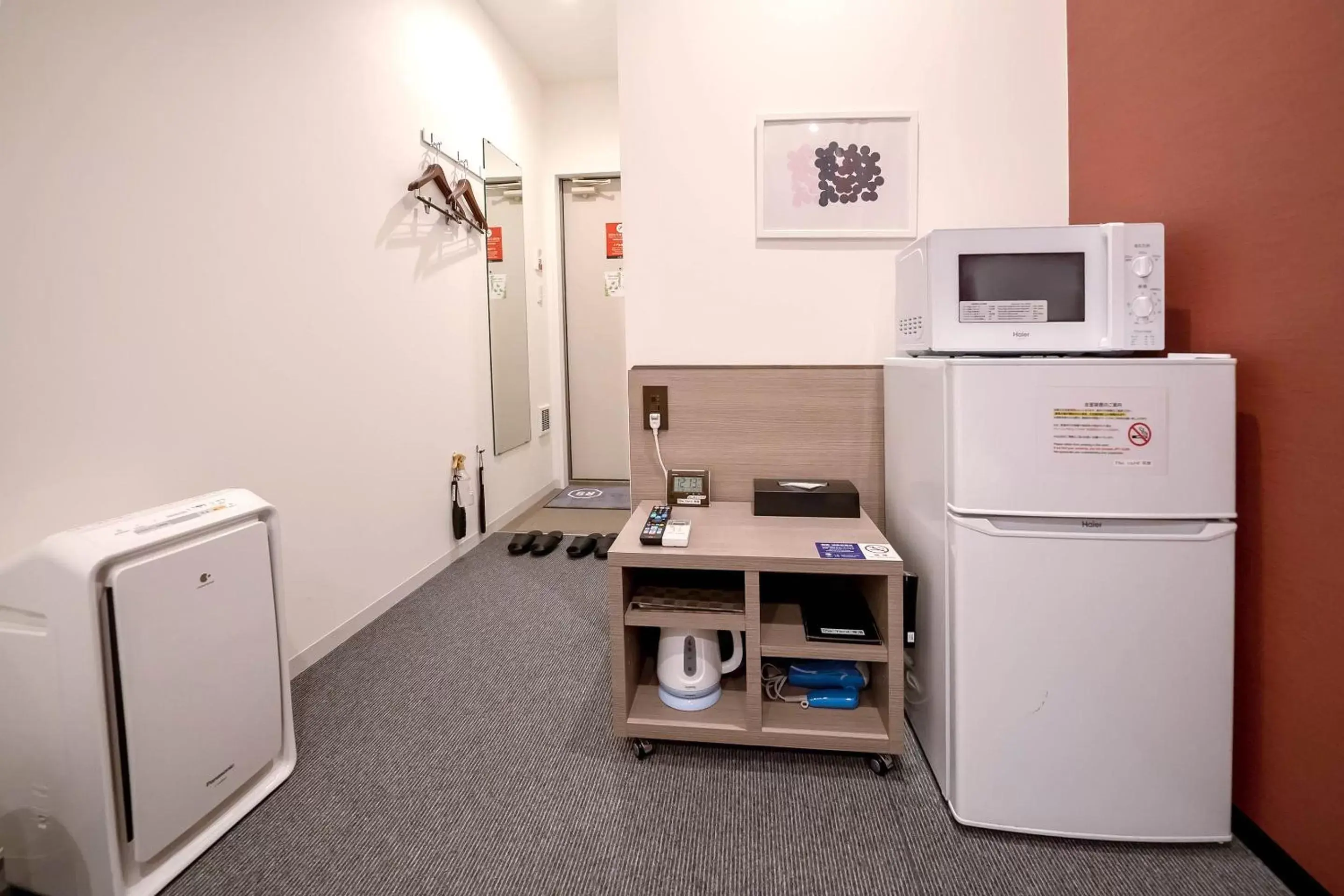 Photo of the whole room, Kitchen/Kitchenette in HOTEL R9 The Yard Taketoyo