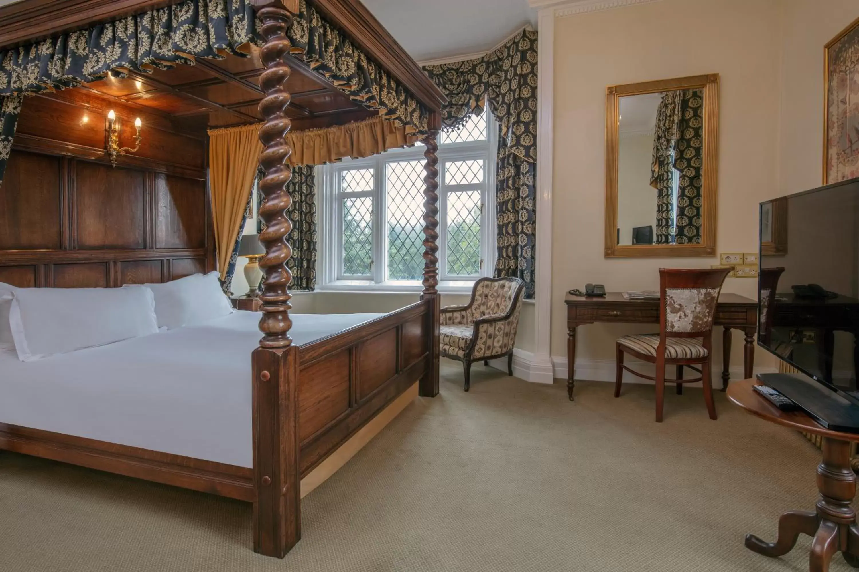 Bed, Seating Area in Crewe Hall Hotel & Spa