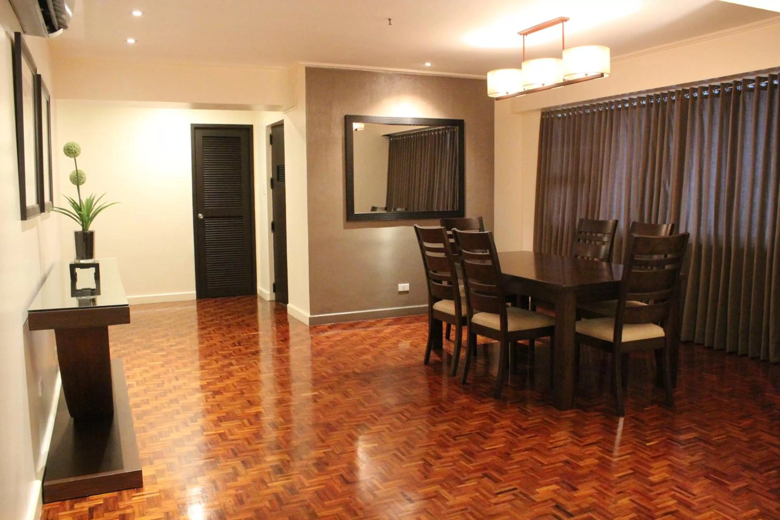 Dining area in Copacabana Apartment Hotel