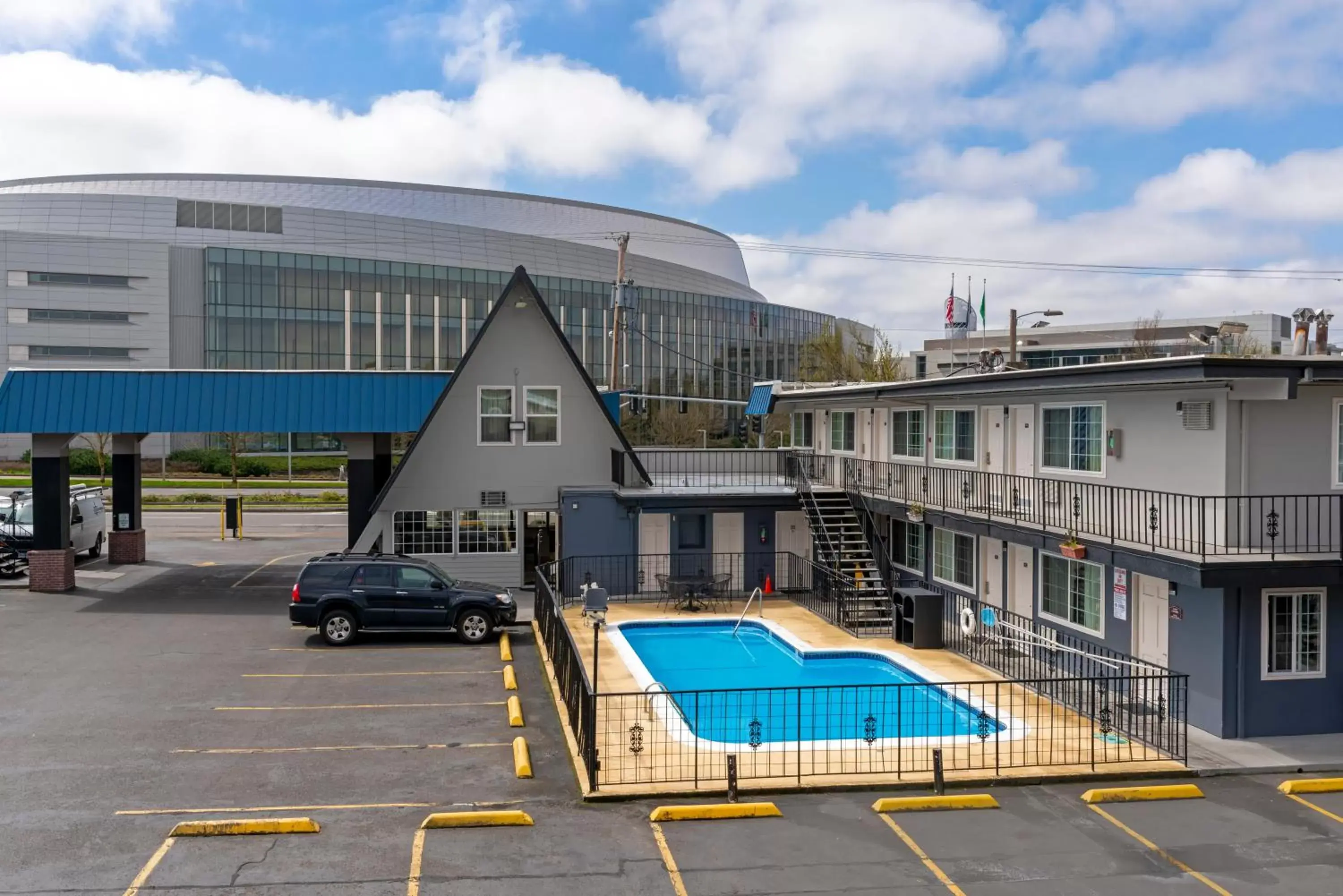 Swimming Pool in University Inn and Suites Eugene