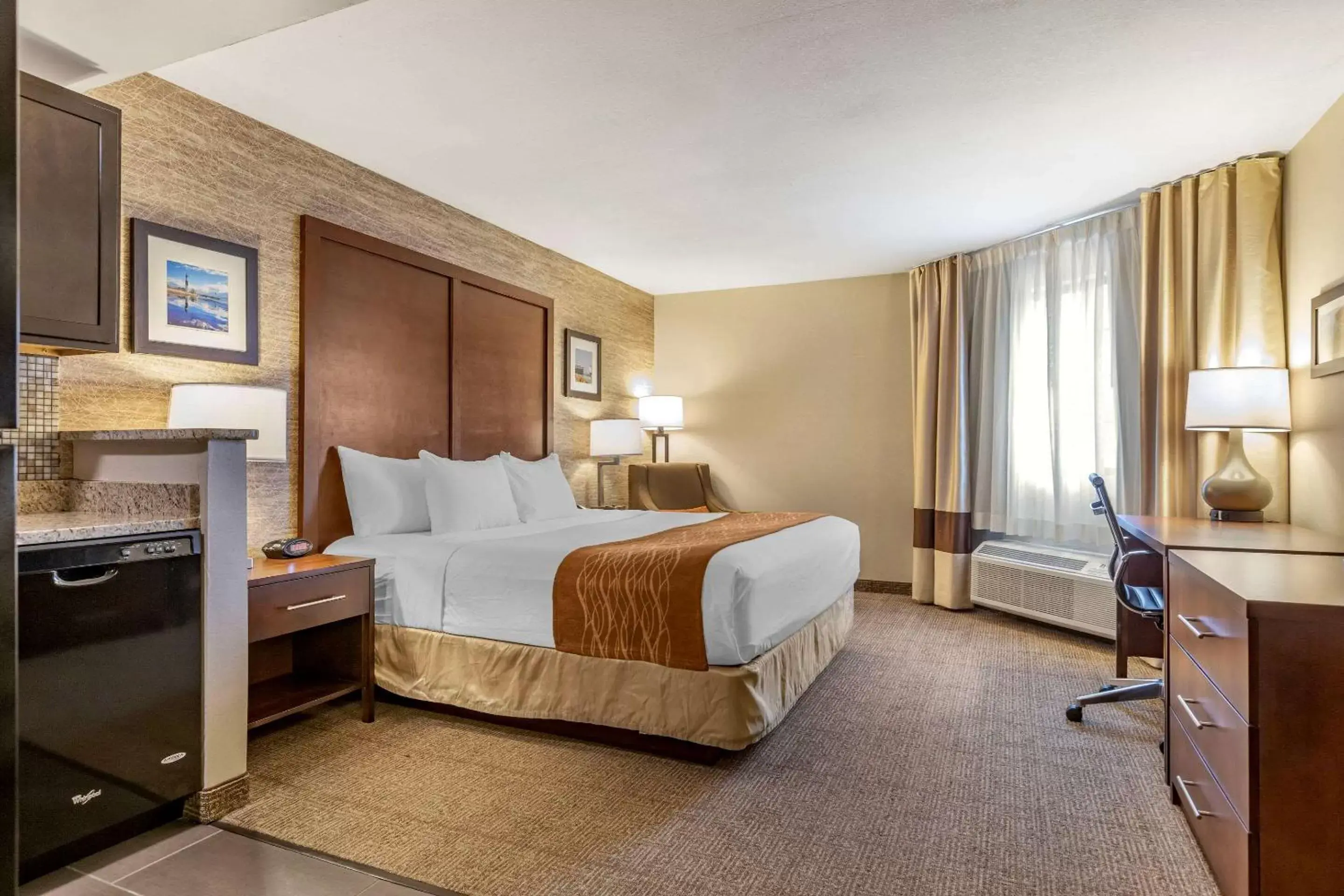 Photo of the whole room, Bed in Comfort Inn Ludington near US-10