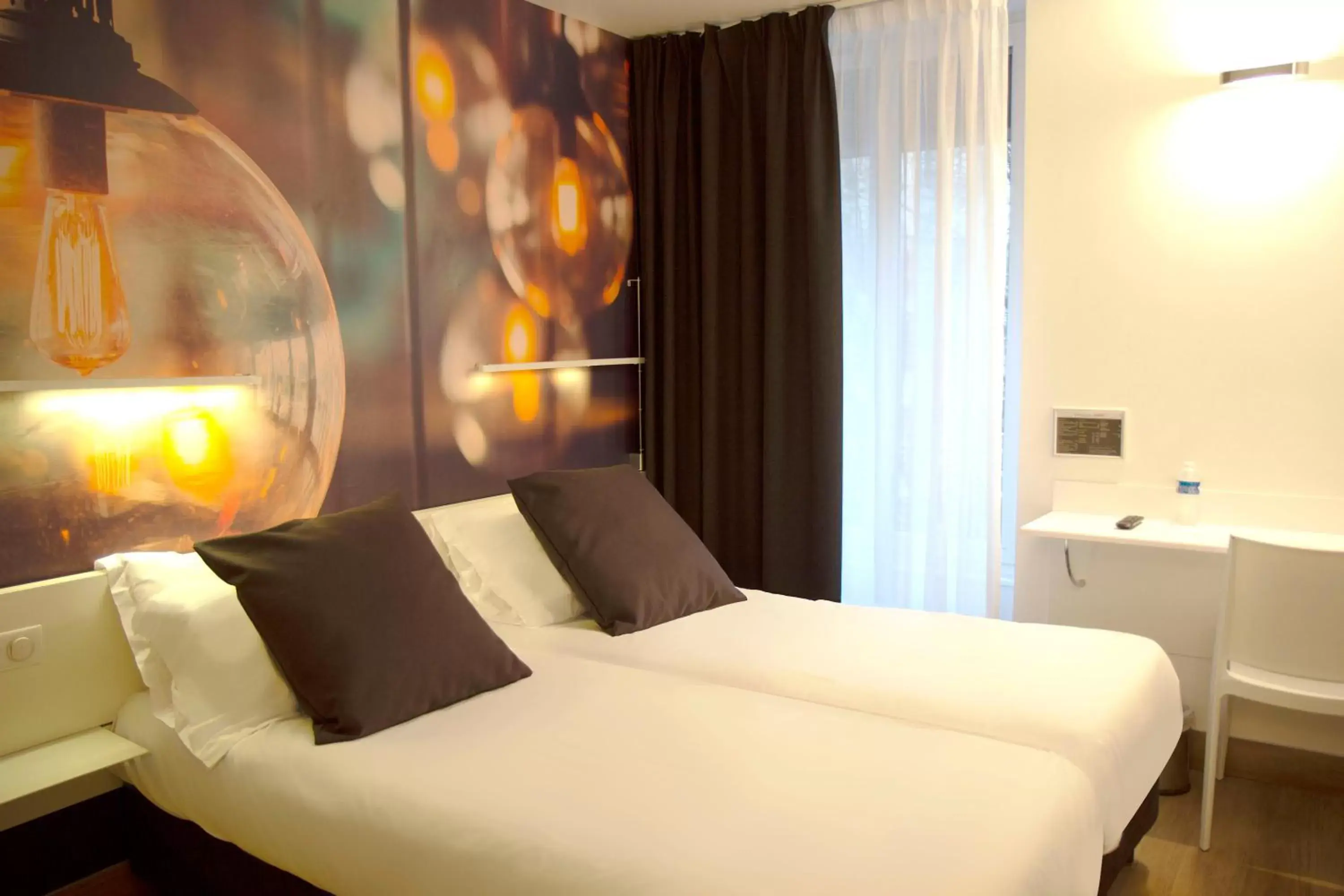 Bedroom, Bed in Best Western Hotel Le Montparnasse