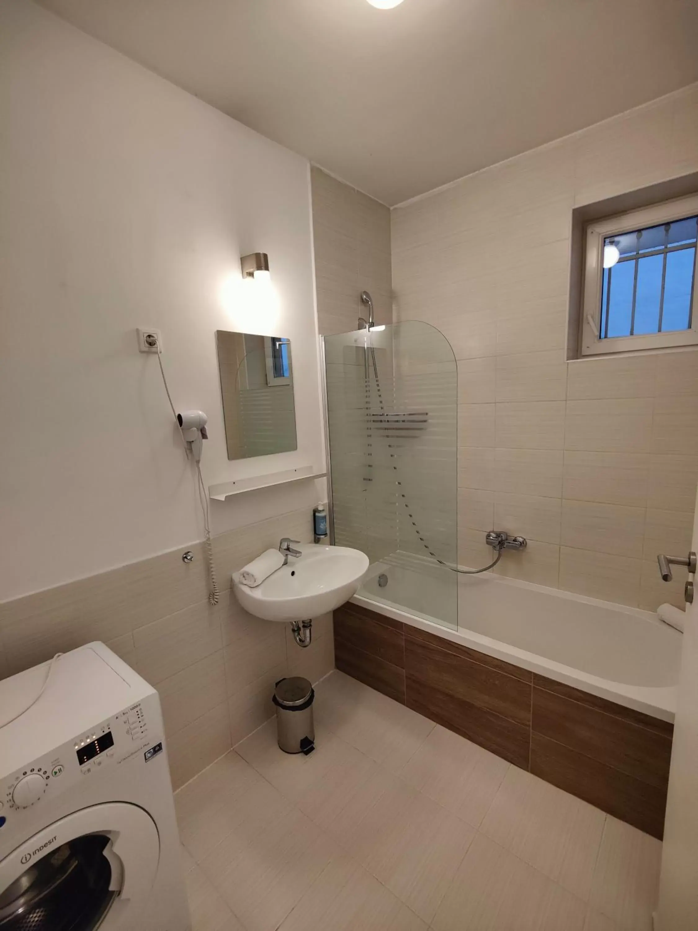 Bathroom in Corvin Plaza Apartments & Suites