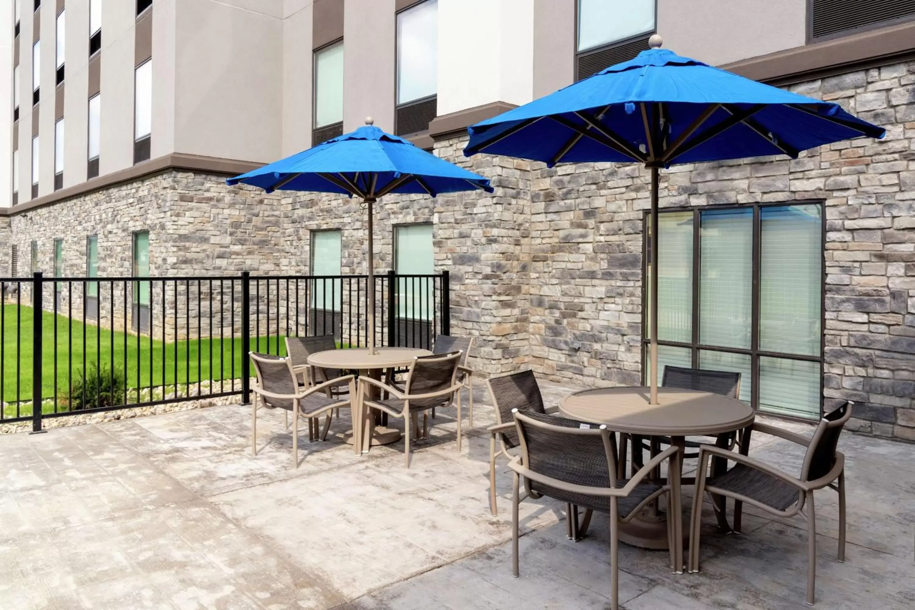 Patio, Patio/Outdoor Area in Hampton Inn & Suites Xenia Dayton