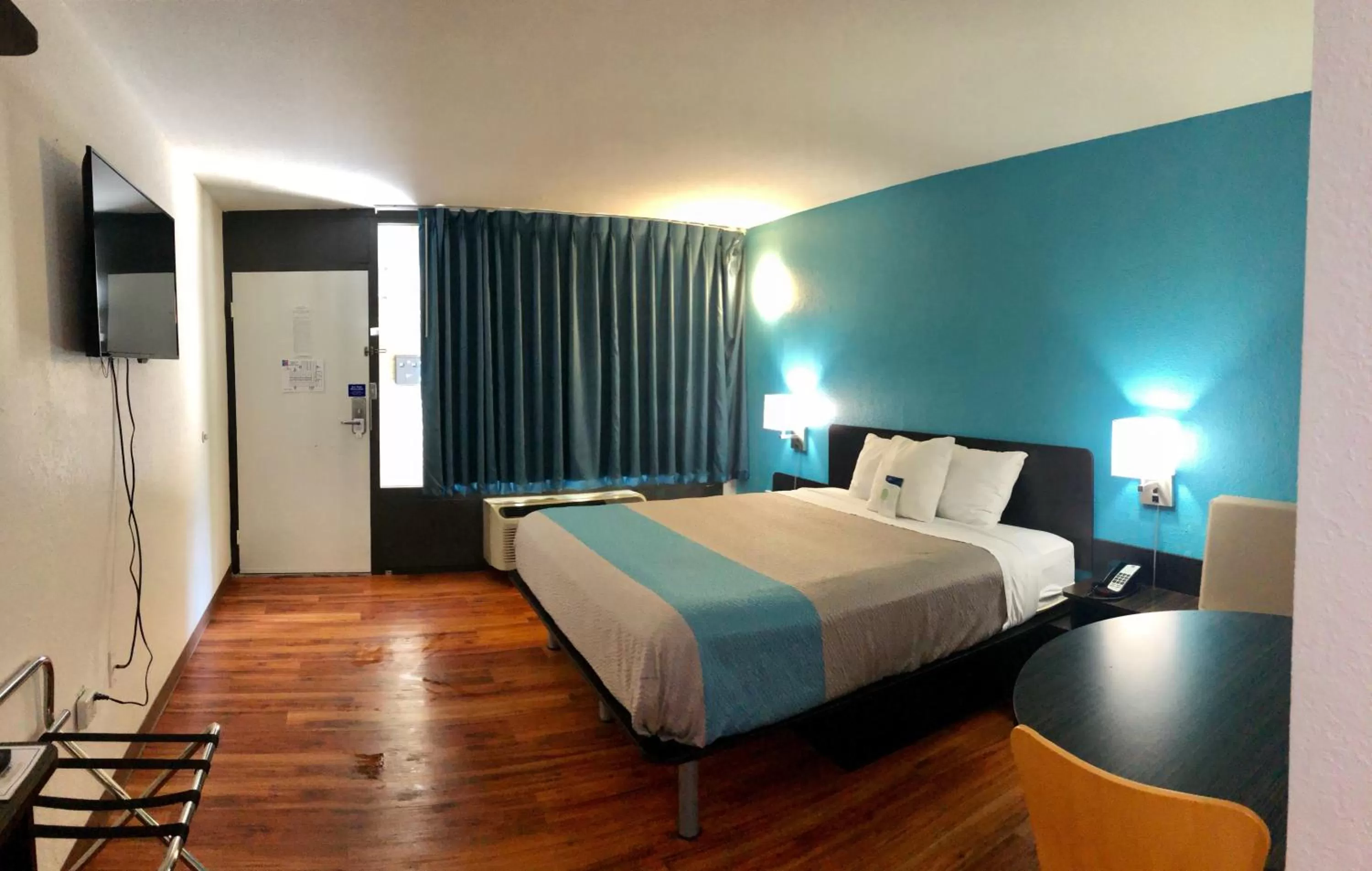 Bed in Motel 6-Nashville, TN - Airport