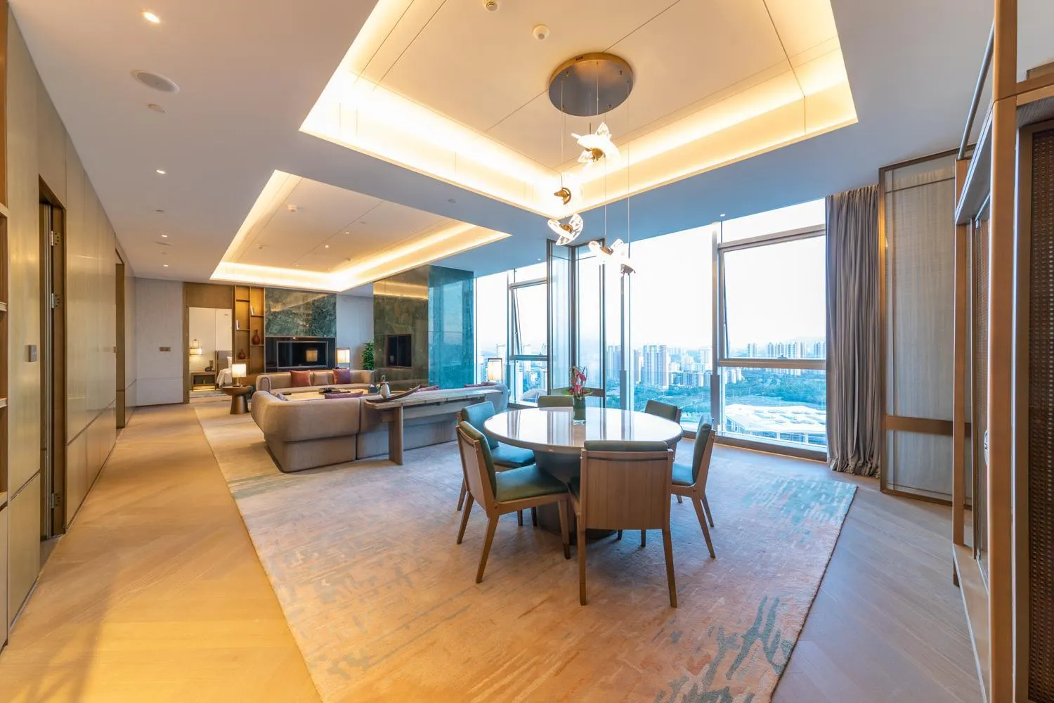 Living room in HUALUXE Xi'an Chanba by IHG-西安浐灞华邑酒店-Near Xi'an International Convention Exhibition Center and Shopping mall and The Romantic show of Xi'an-Free Luggage Storage-English Service