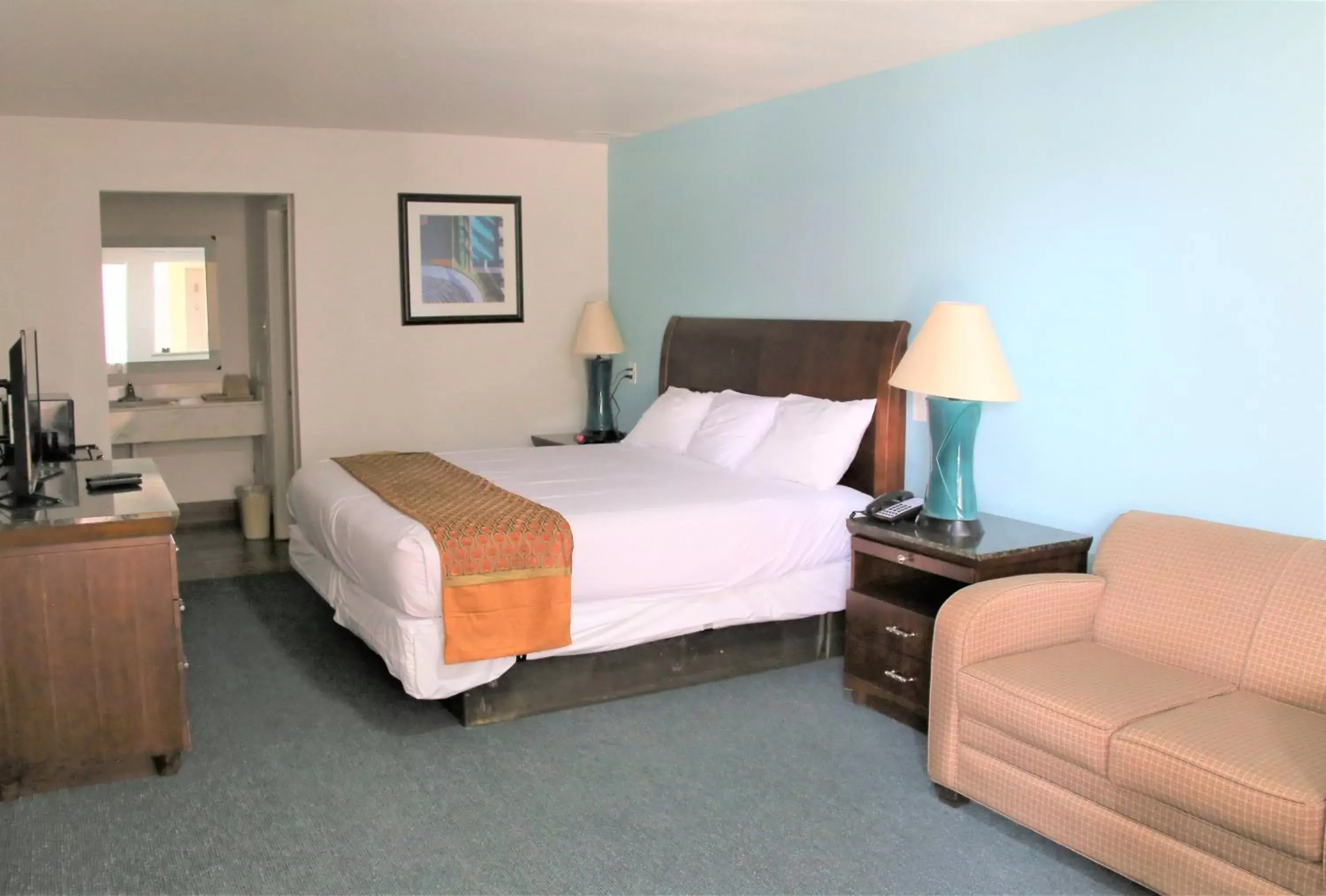 Photo of the whole room, Bed in Executive Inn & Suites Cuero