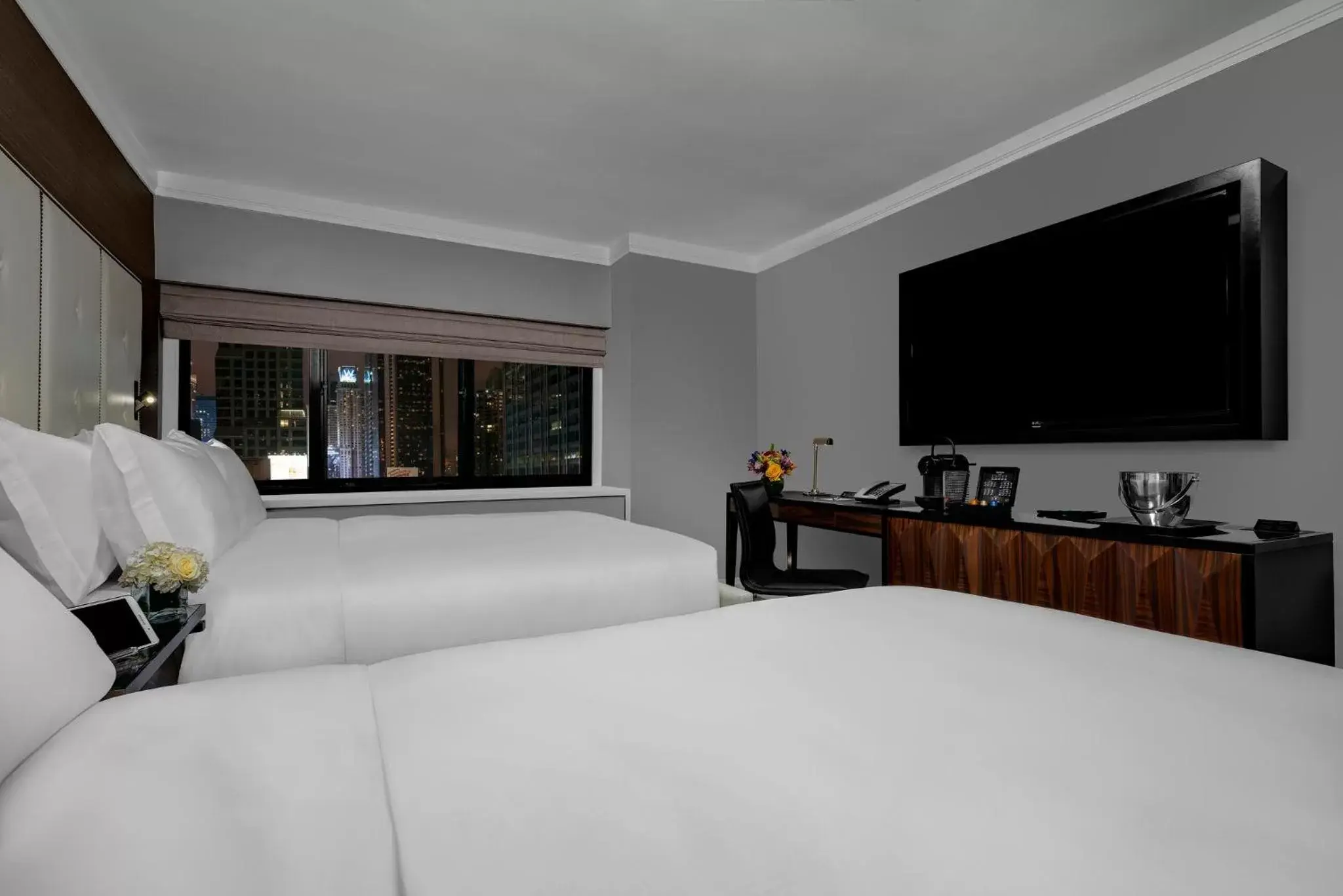 Photo of the whole room, Bed in The Manhattan at Times Square