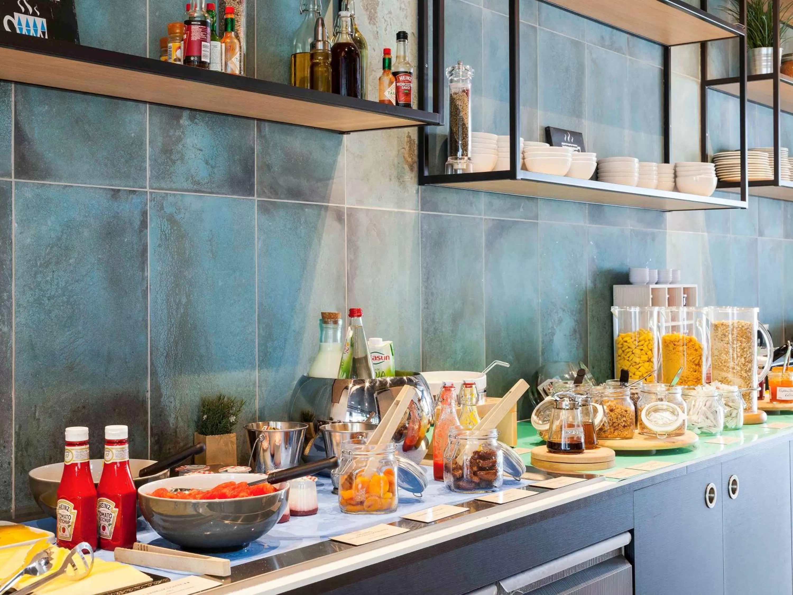 Restaurant/places to eat in Novotel Tours Centre Gare