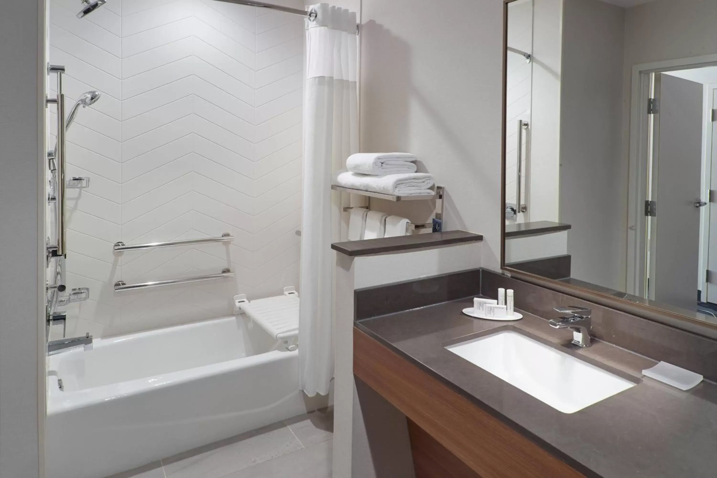 Bathroom in Fairfield Inn & Suites by Marriott Athens-University Area