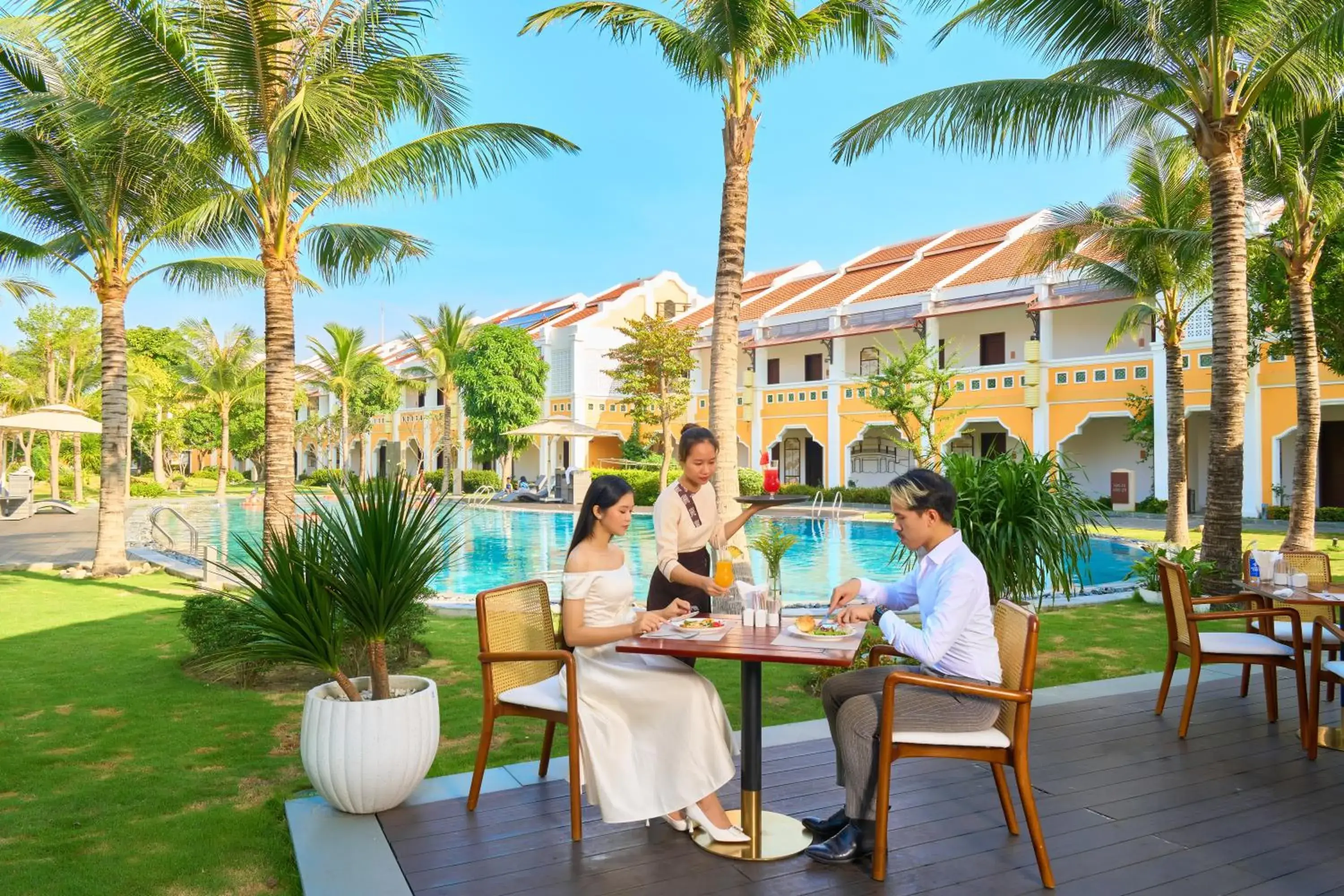 Restaurant/places to eat, Swimming Pool in Hoi An Memories Resort & Spa