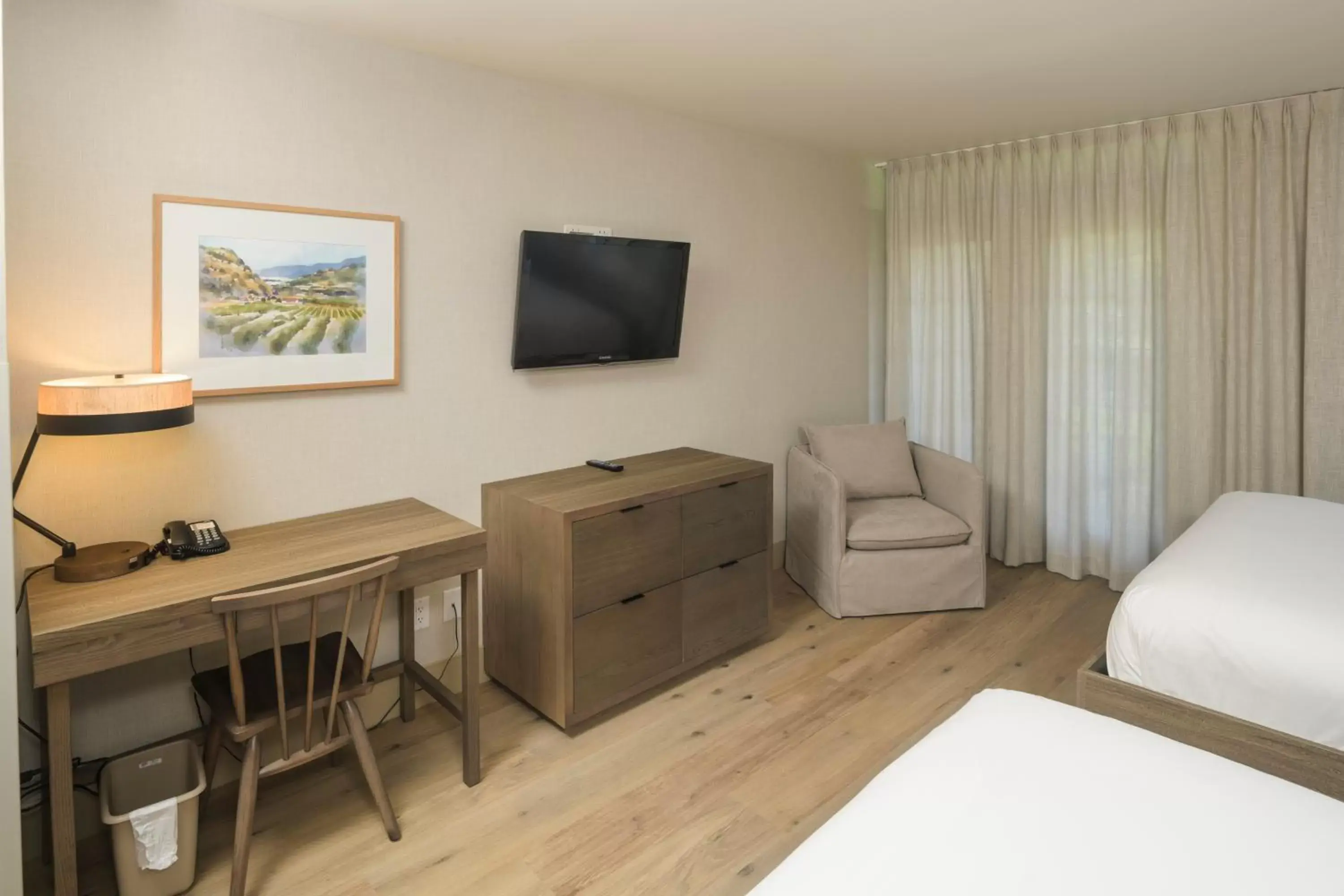 TV and multimedia, TV/Entertainment Center in Ramada by Wyndham Penticton Hotel & Suites