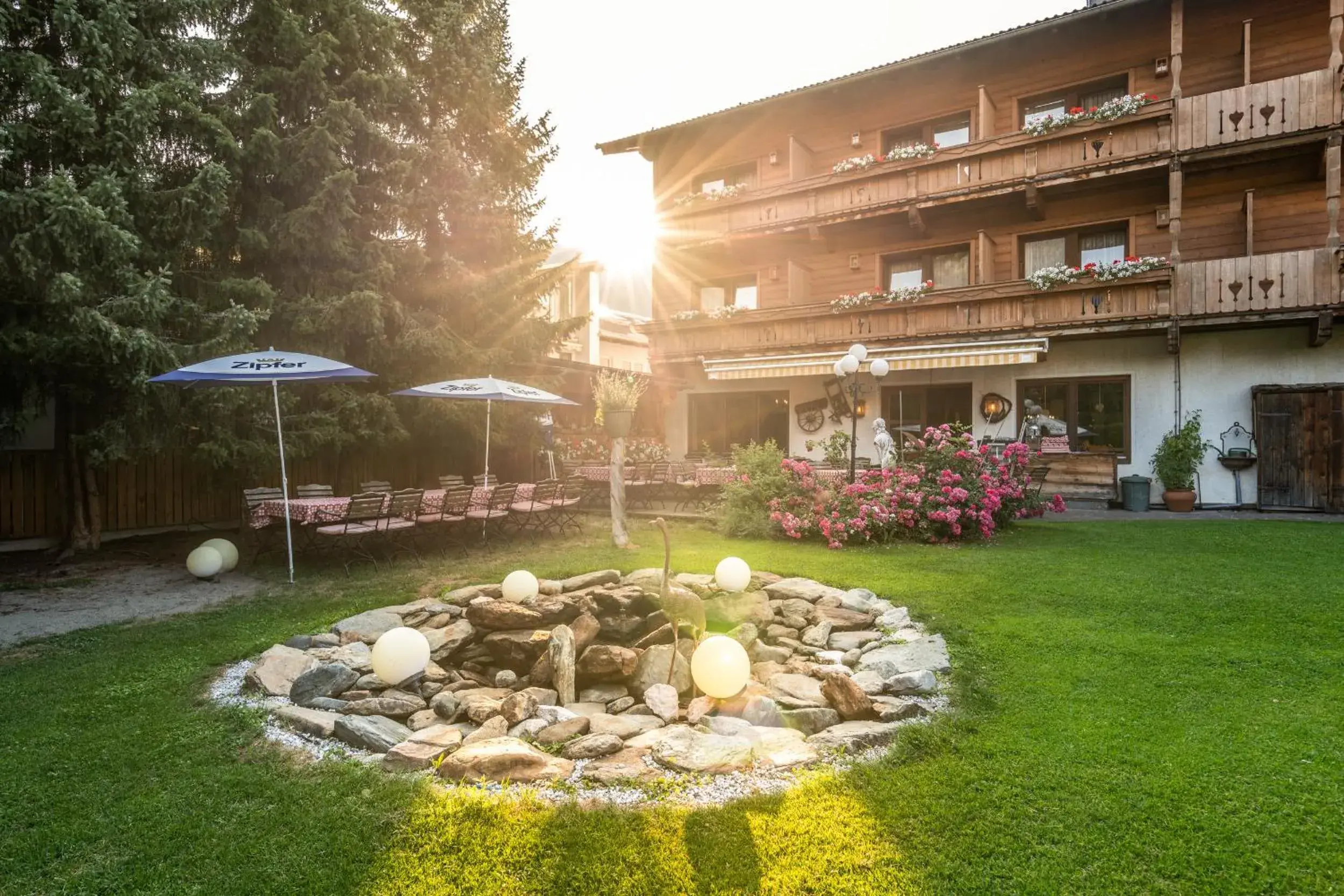 Facade/entrance, Garden in Hotel Alpenstolz