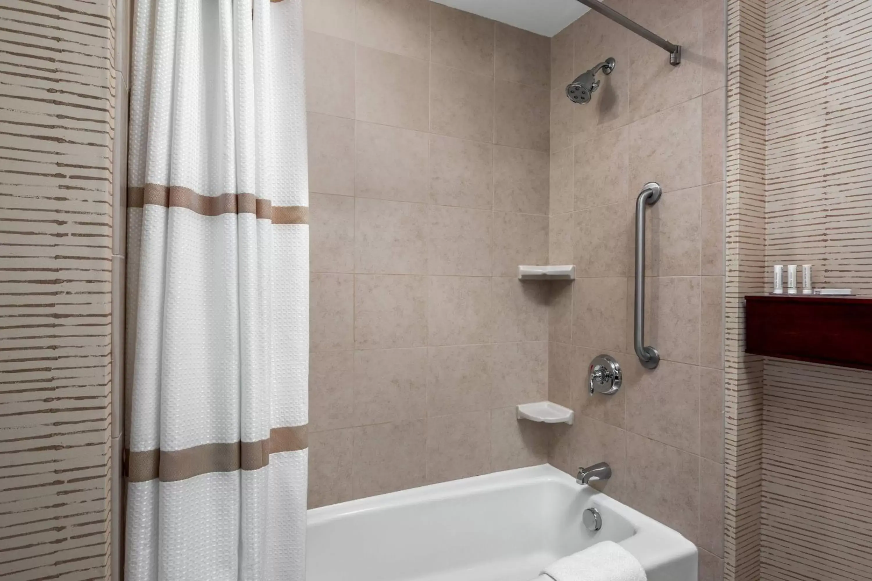 Bathroom in Residence Inn by Marriott Cincinnati Downtown/The Phelps