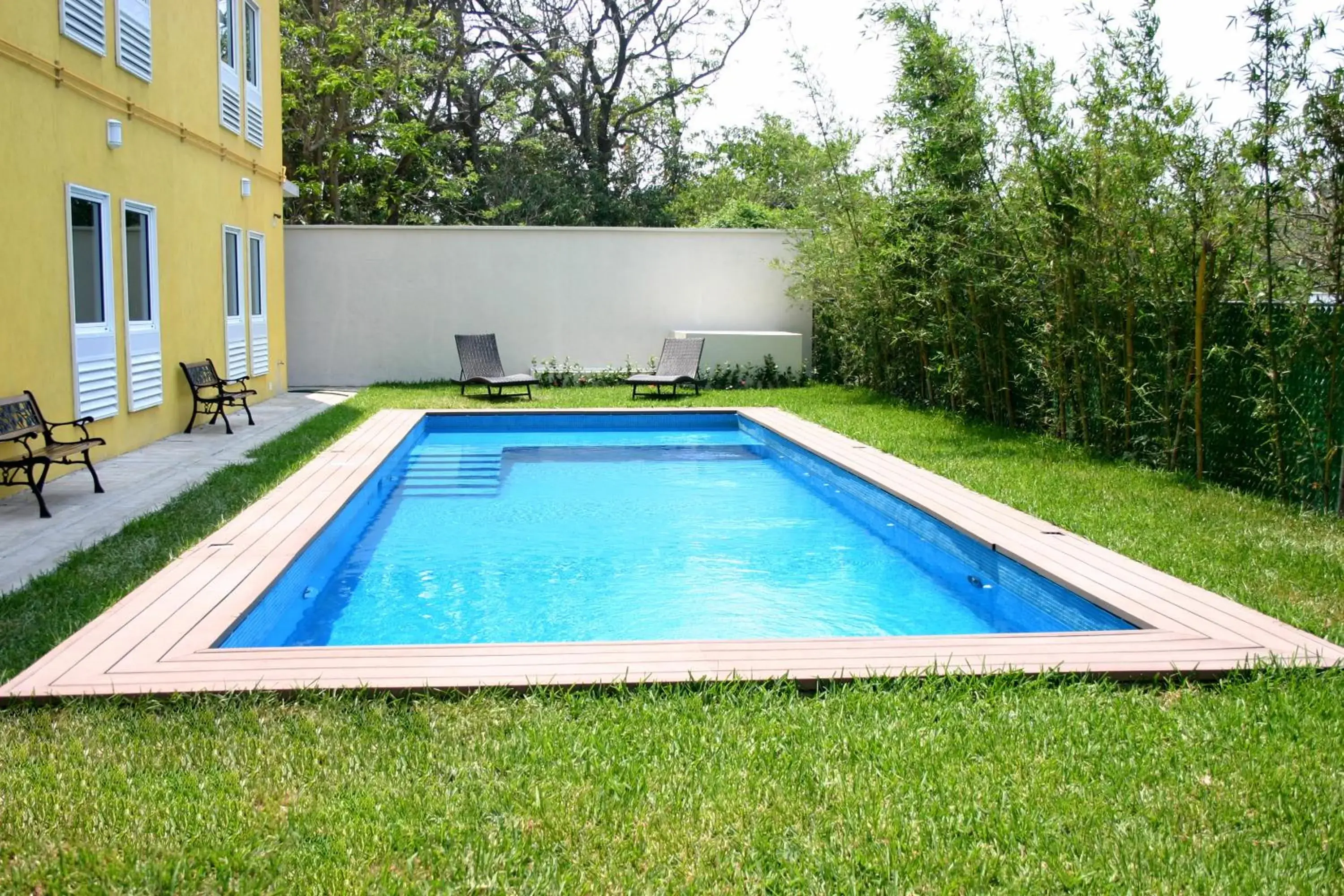 Swimming Pool in Hotel Urbainn