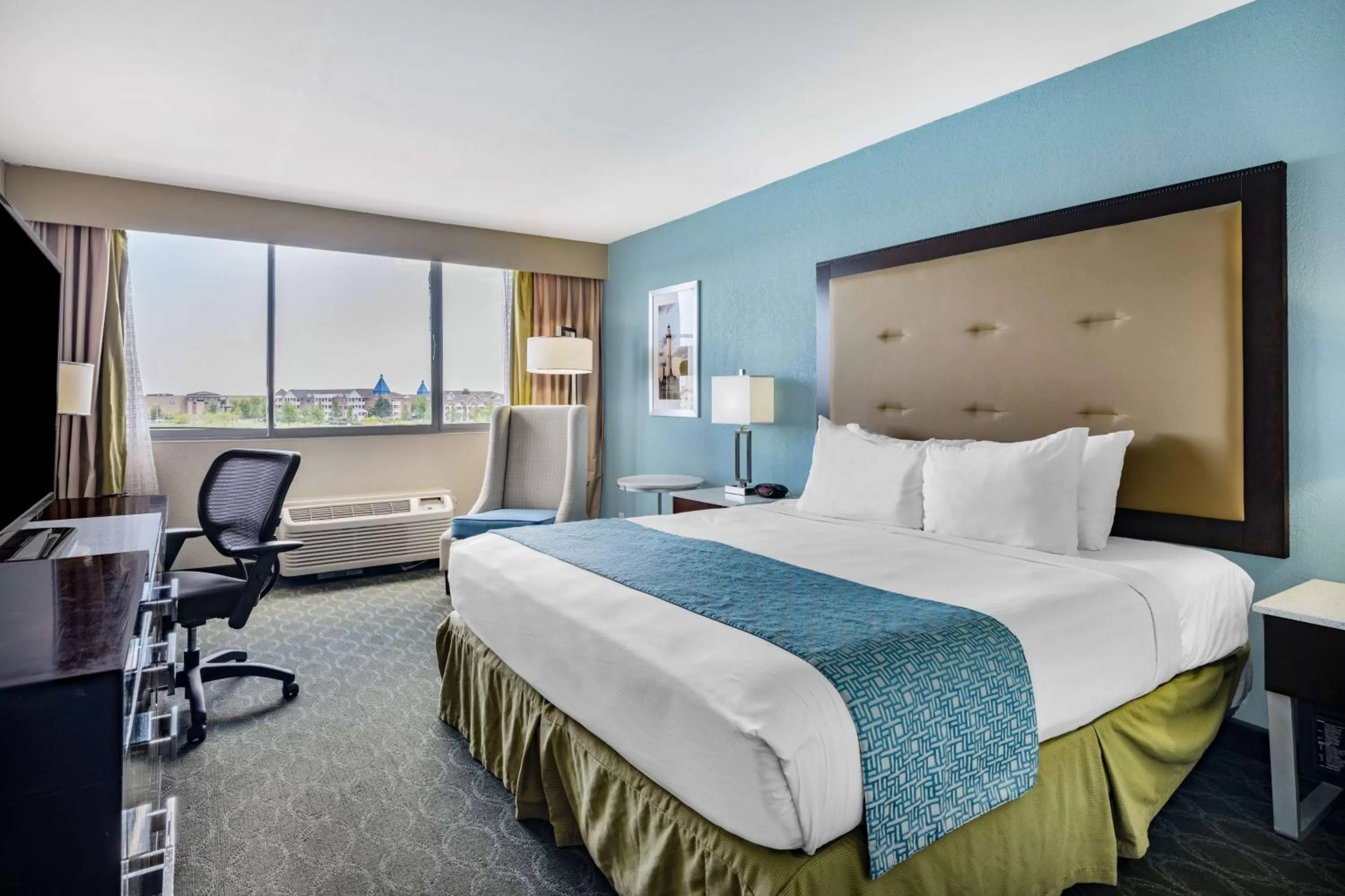 Photo of the whole room, Bed in Wyndham Garden Kenosha Harborside
