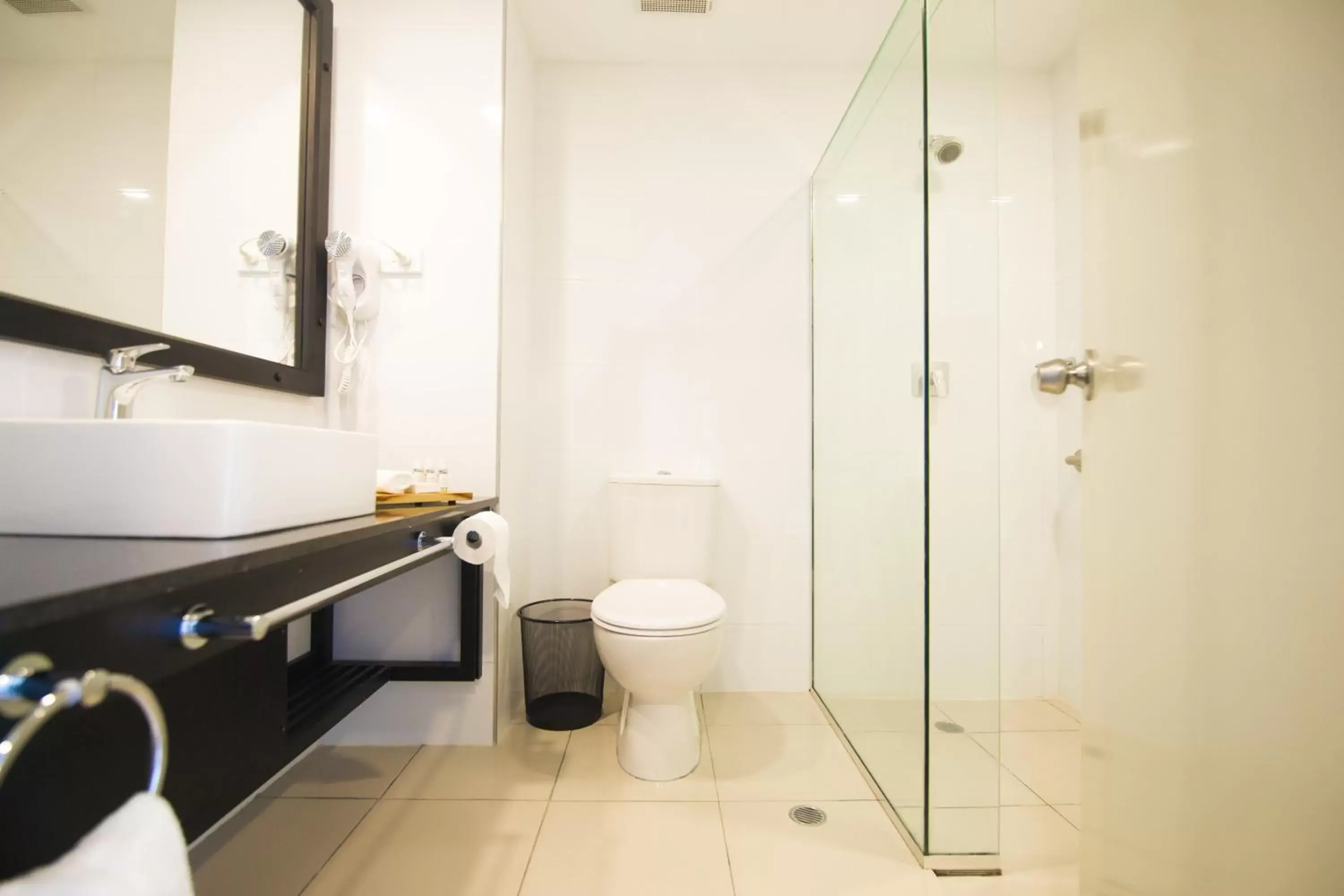 Shower, Bathroom in Tanoa International Hotel