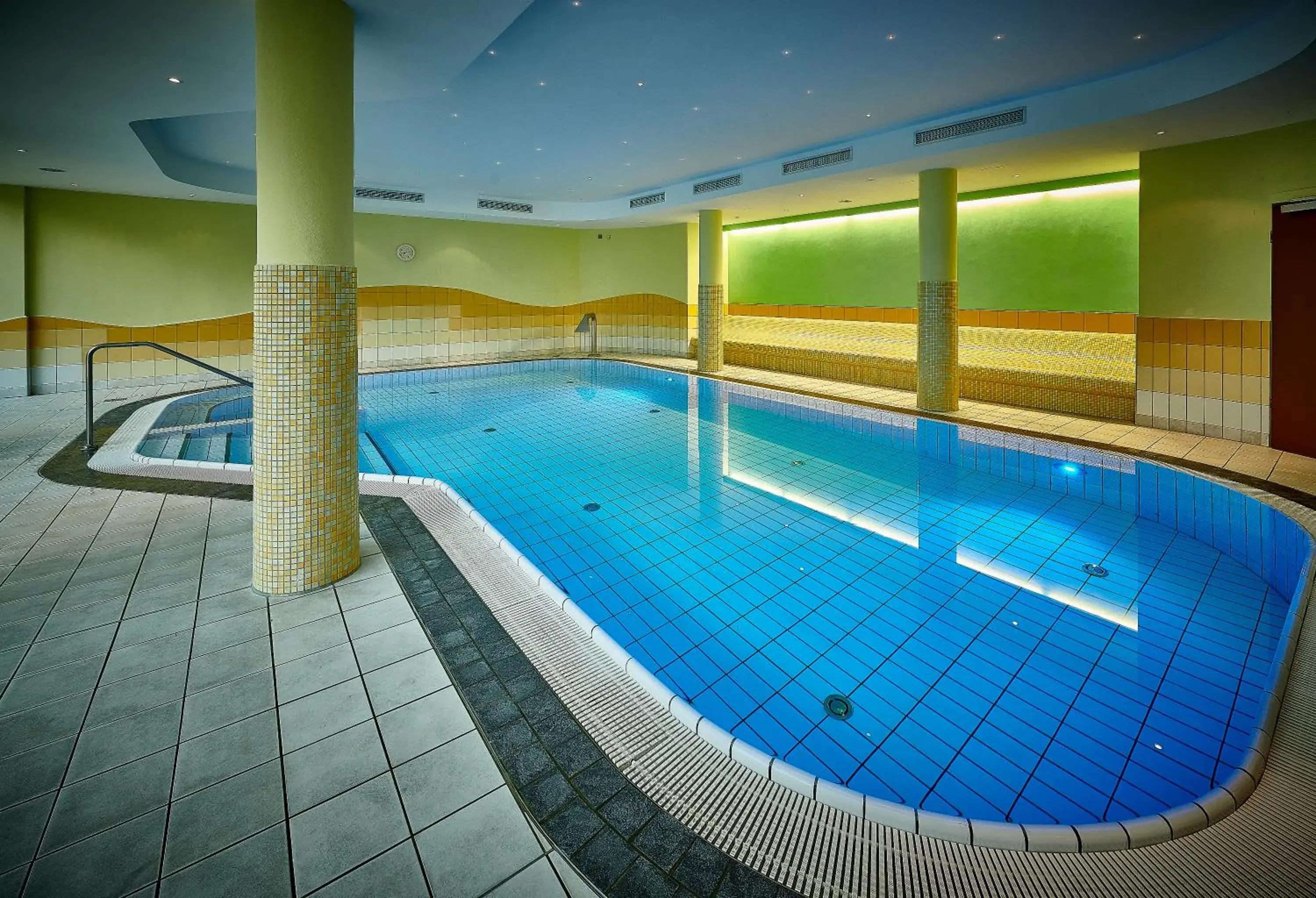 Swimming Pool in Hotel Herzog Heinrich