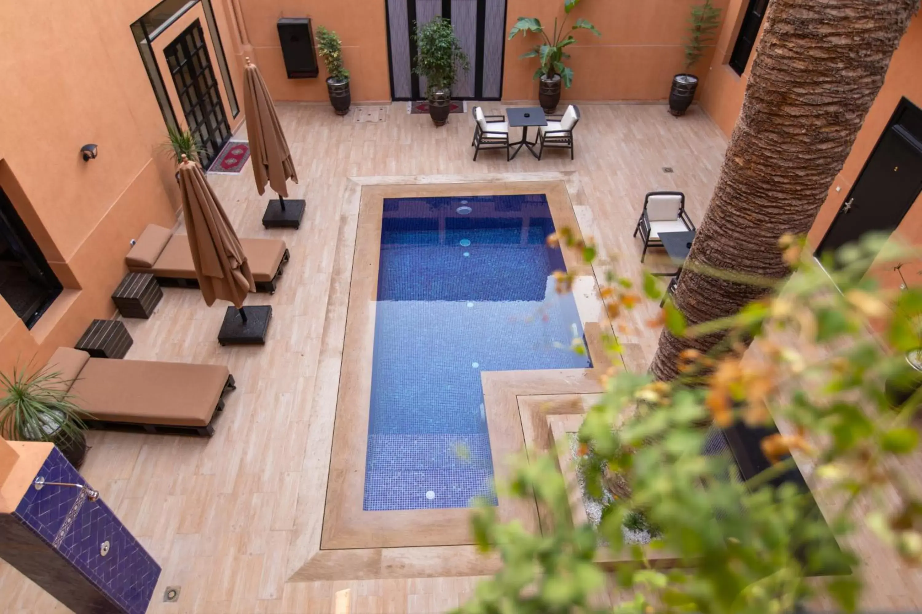 Patio, Pool View in Hotel Toulousain