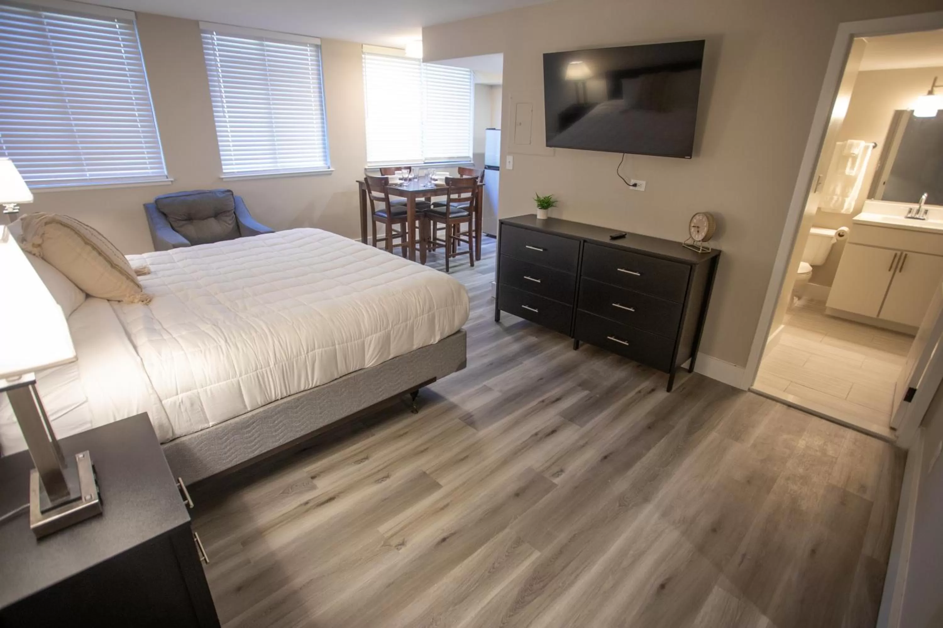 Bed in Georgetown Residences by LuxUrban