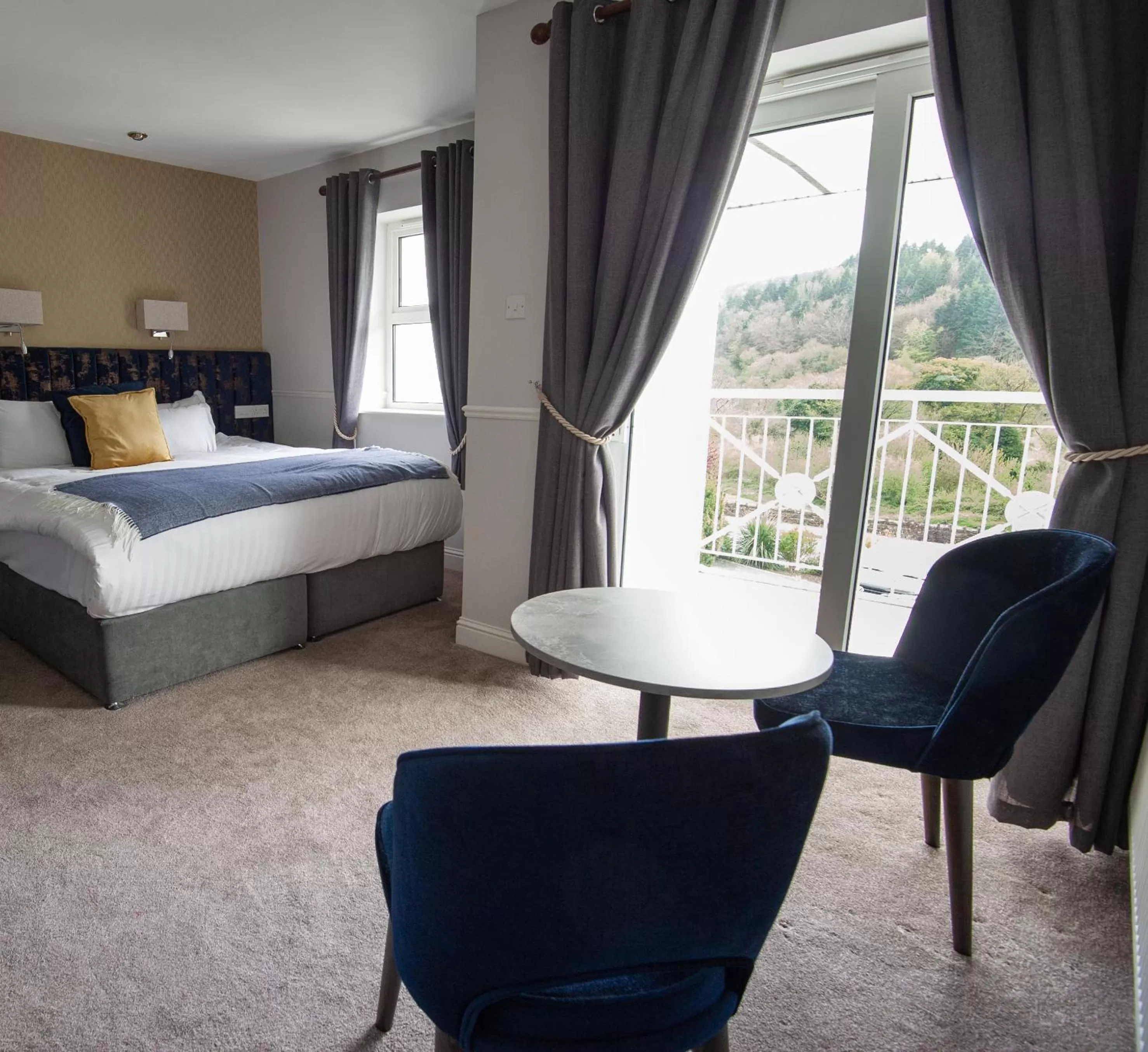 View (from property/room), Bed in Woodenbridge Hotel