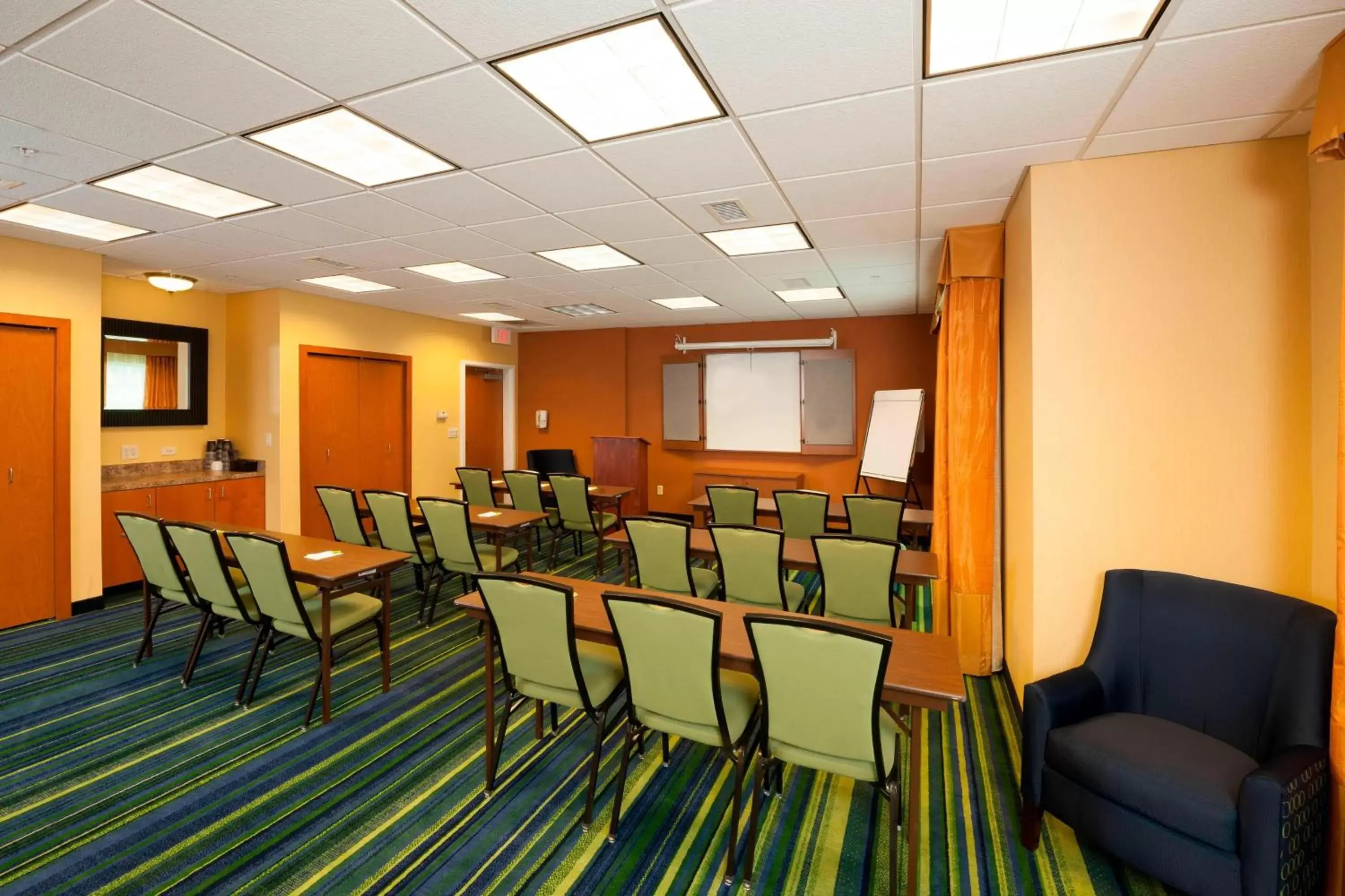 Meeting/conference room in Fairfield Inn & Suites by Marriott Brunswick Freeport