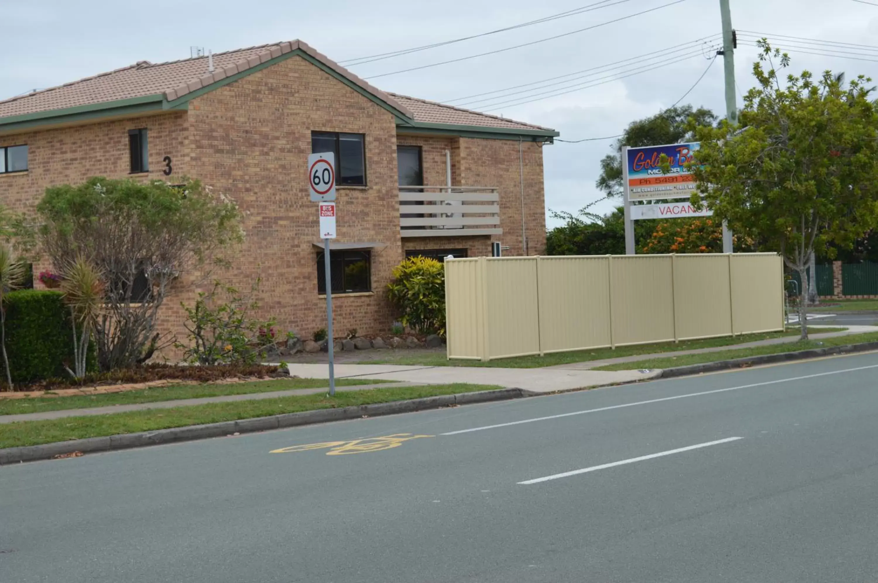 Facade/entrance, Property Building in Golden Beach Motor Inn