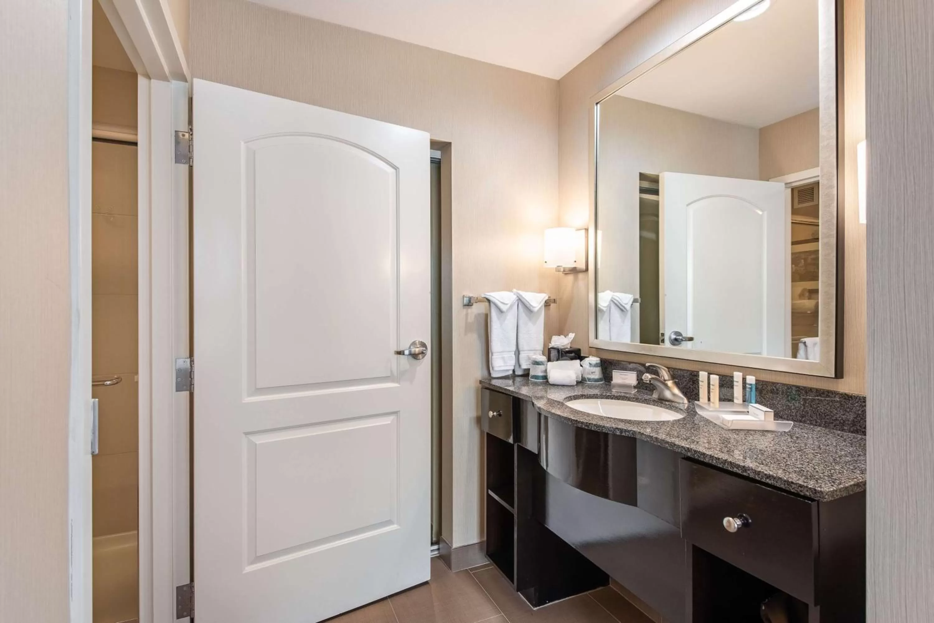Bathroom in Homewood Suites by Hilton Oxnard/Camarillo