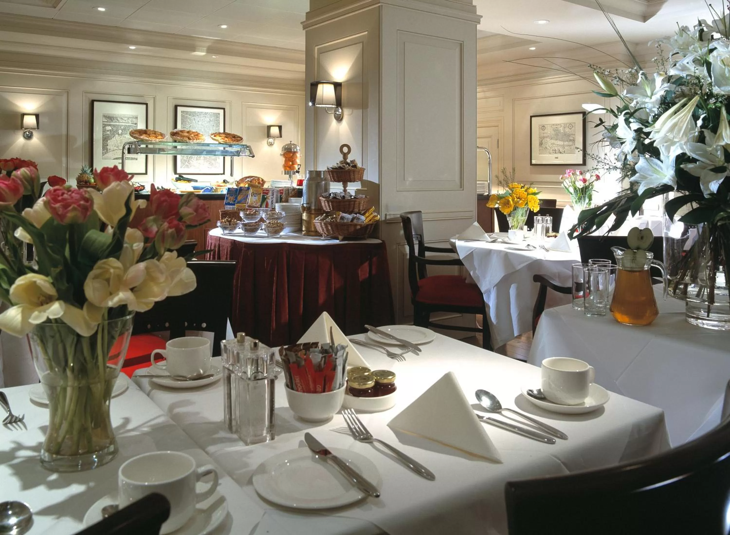 Restaurant/places to eat in London Bridge Hotel