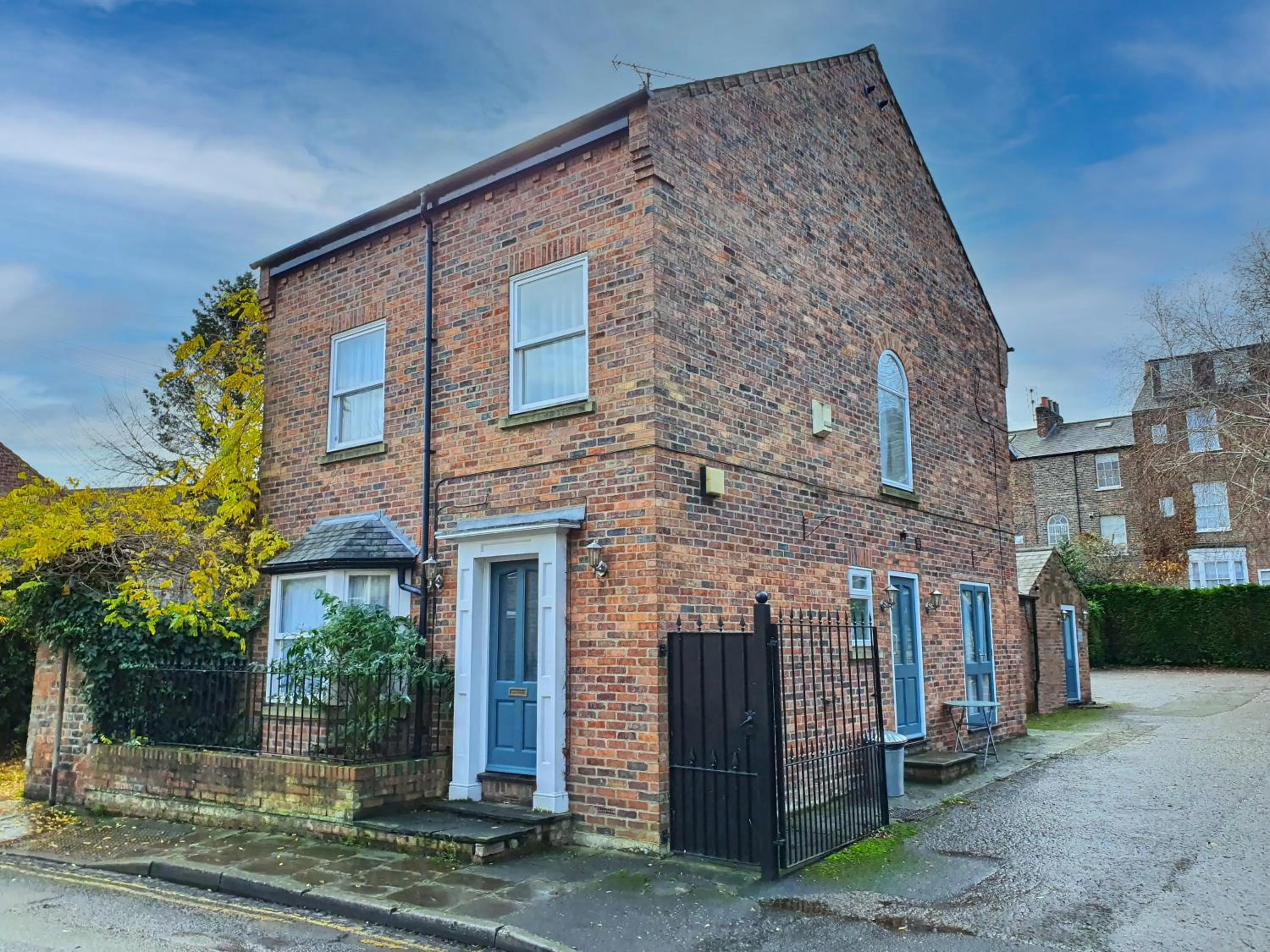 Property building in Holmwood House Guest Accommodation