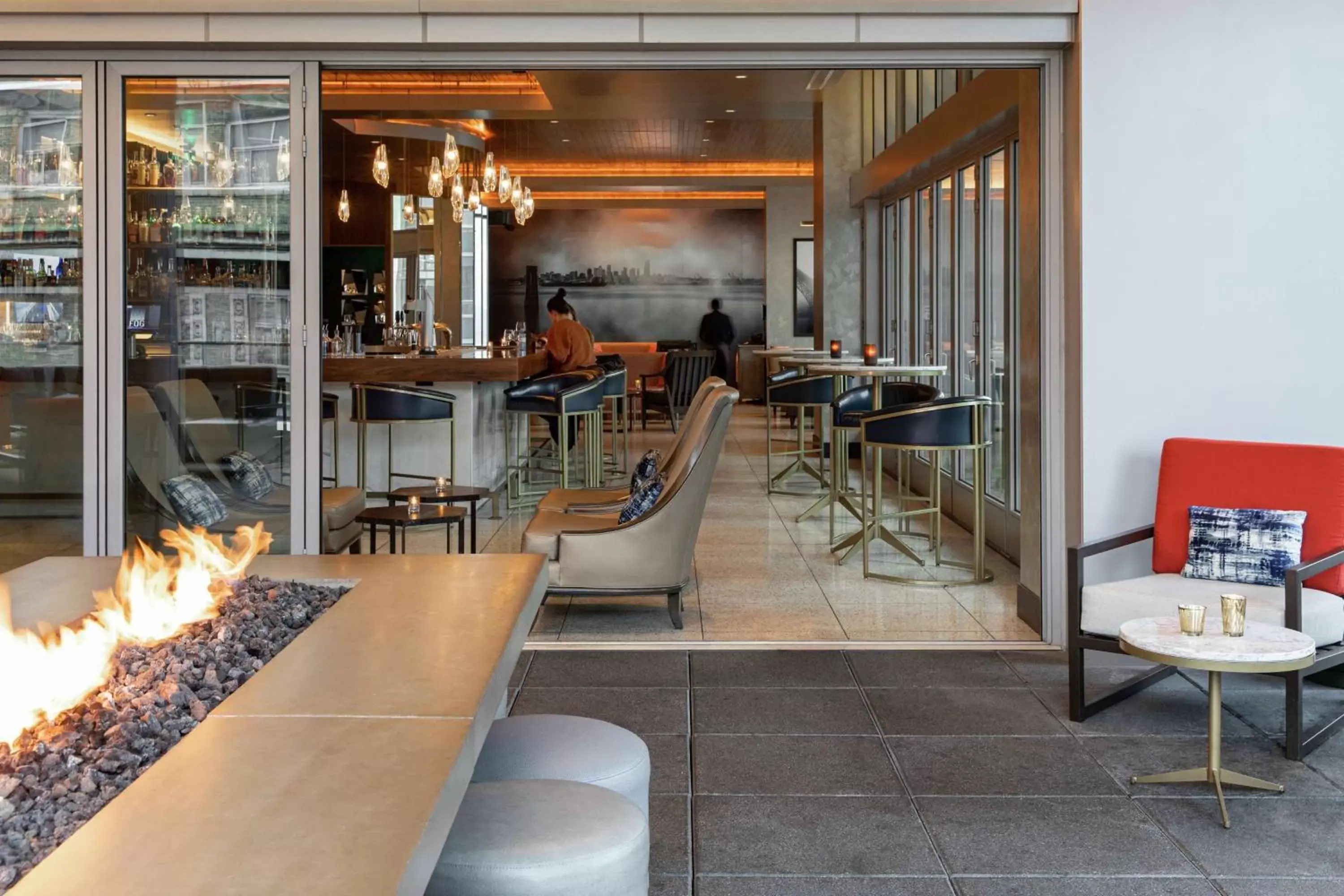 Lounge or bar in The Charter Hotel Seattle, Curio Collection By Hilton