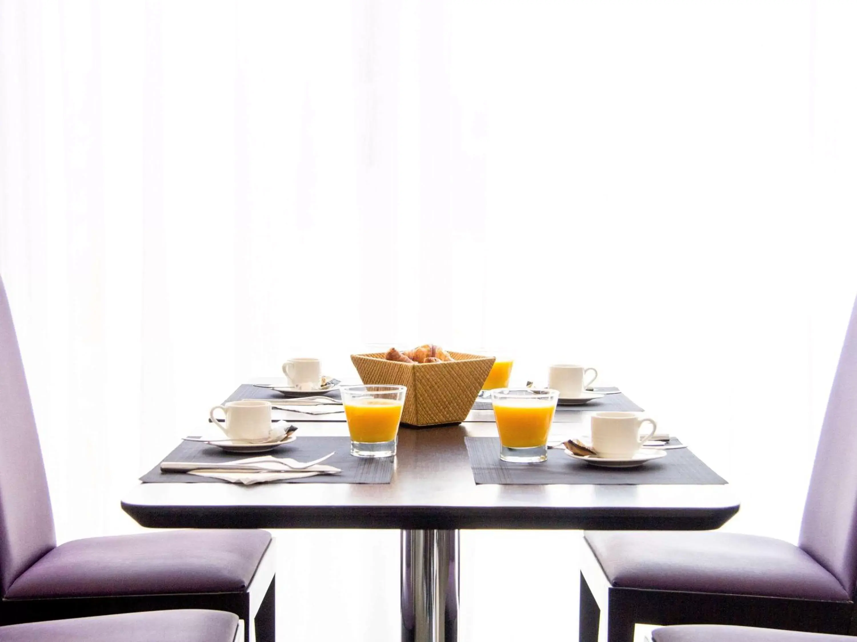 Restaurant/places to eat, Dining Area in Novotel Lodz Centrum