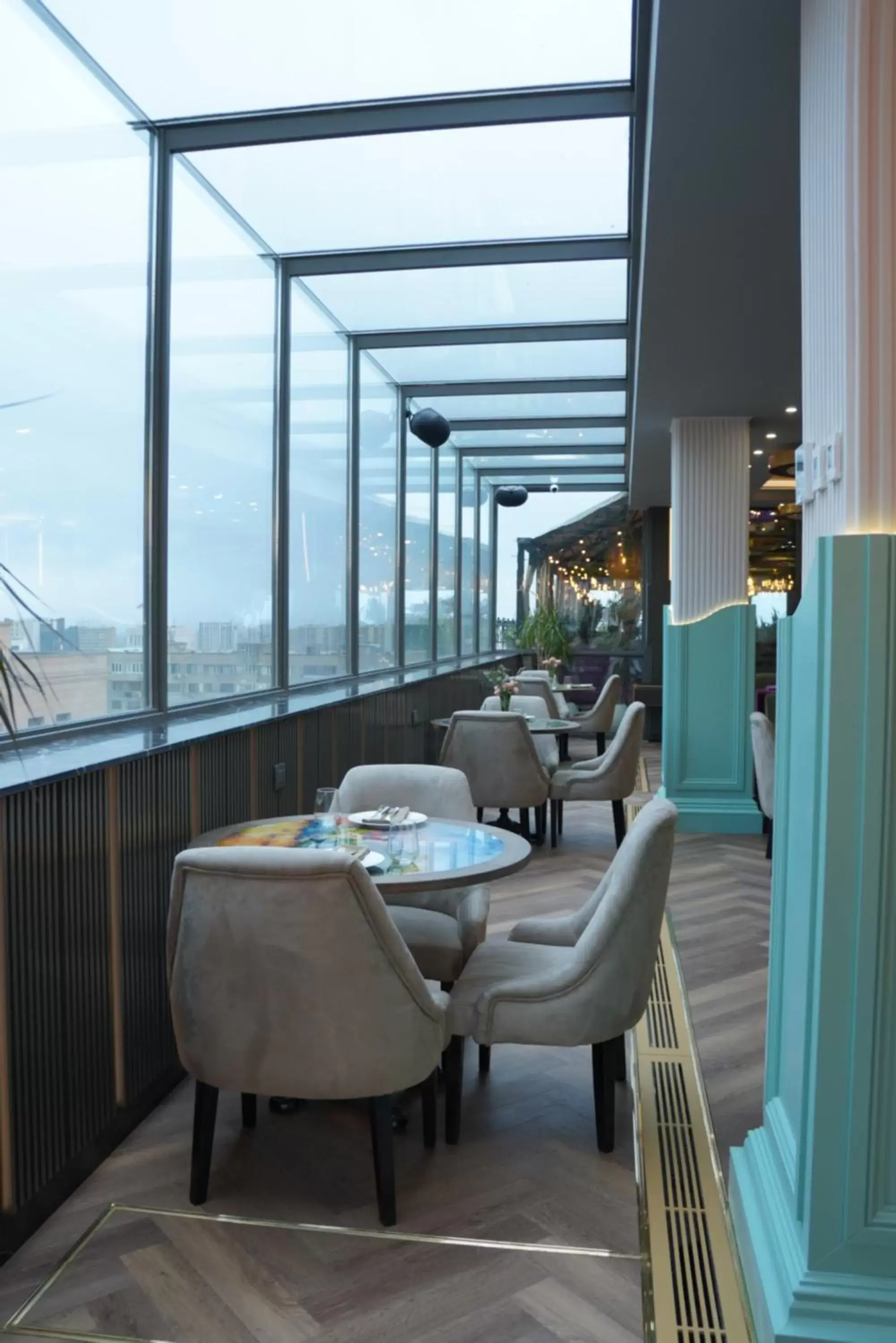 Restaurant/places to eat in Paris Hotel Yerevan