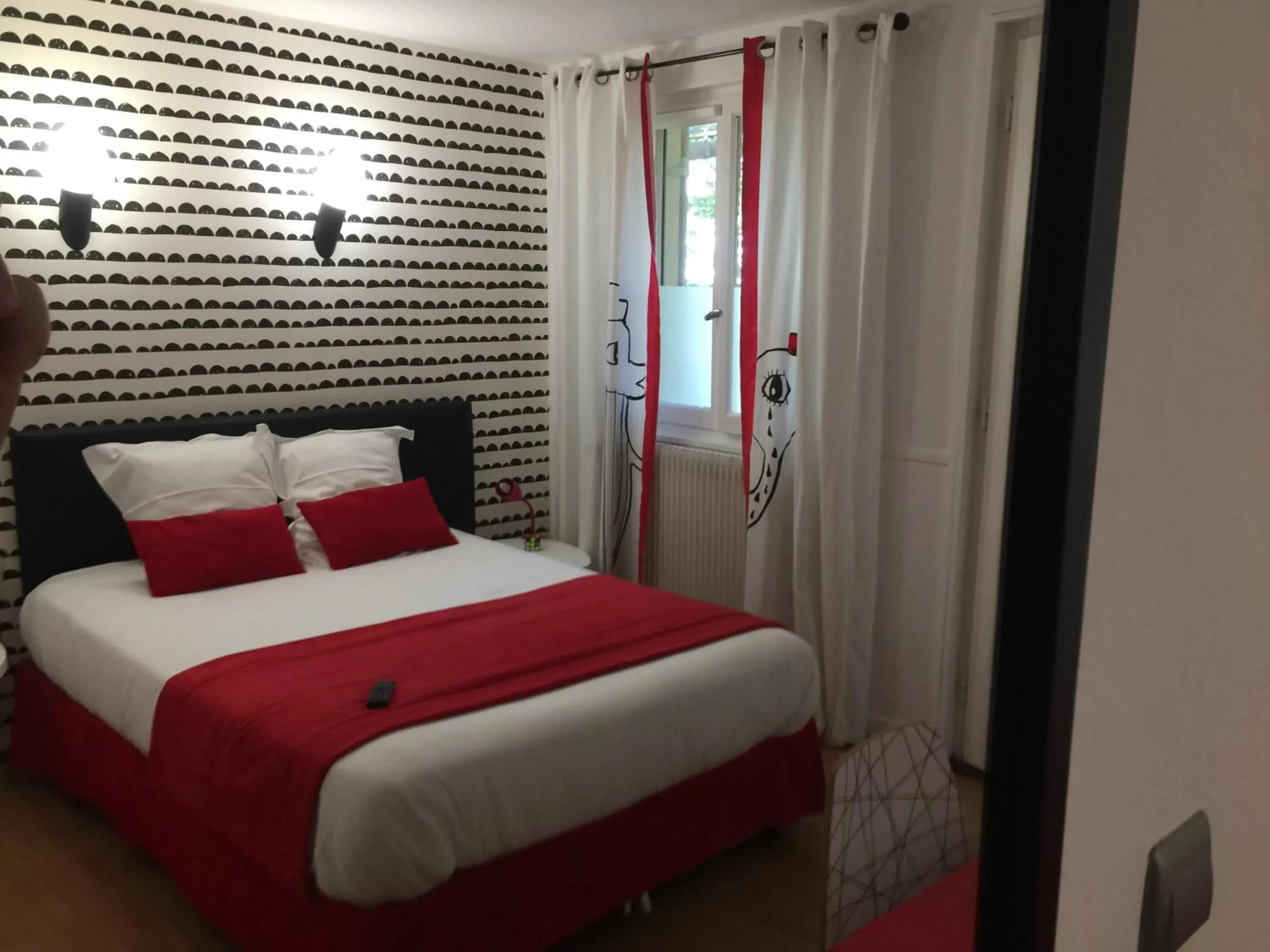 Photo of the whole room, Bed in Hôtel Concorde