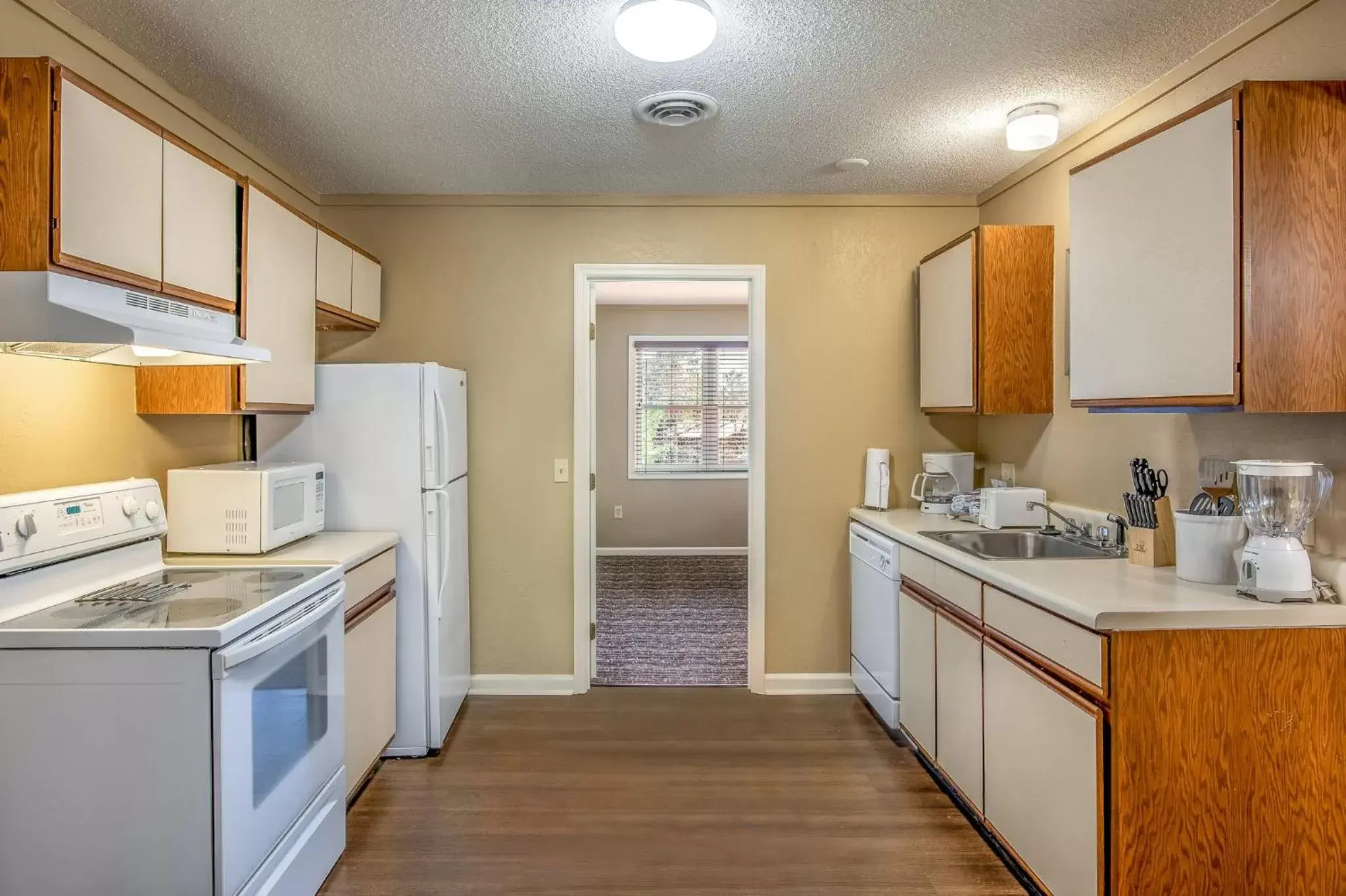 Photo of the whole room, Kitchen/Kitchenette in Holiday Inn Club Vacations Oak n Spruce Resort in the Berkshires an IHG Hotel