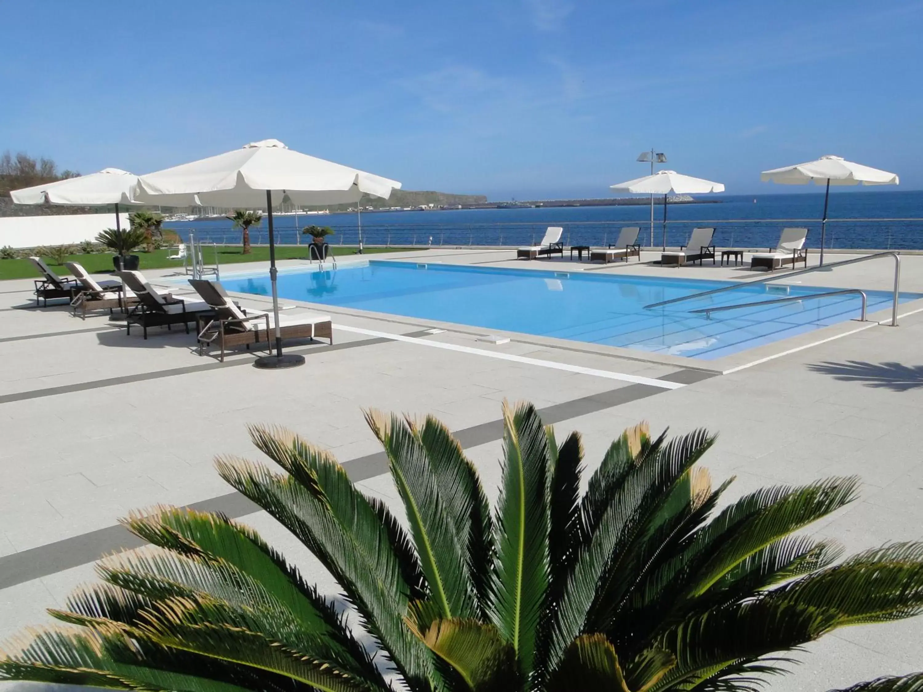 Swimming Pool in Atlantida Mar Hotel