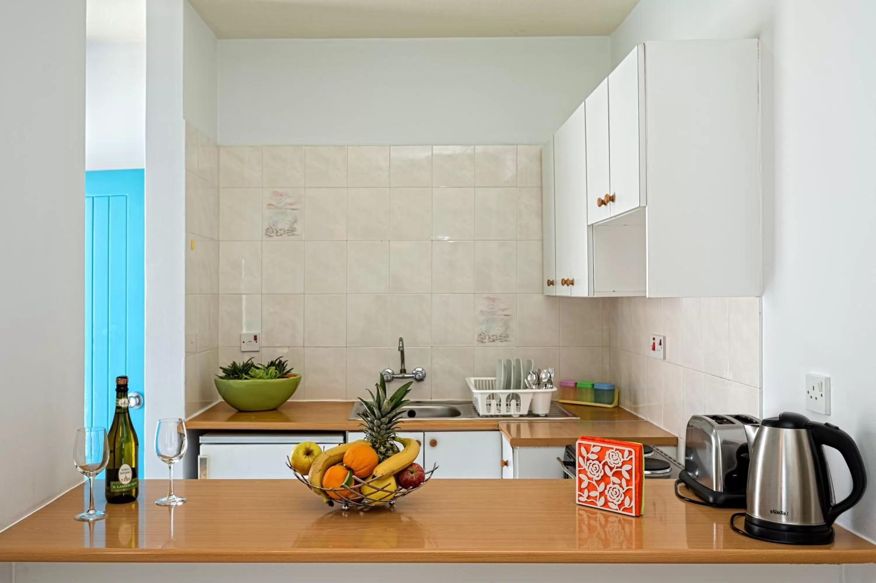 Kitchen or kitchenette in Sunny Hill Hotel Apartments