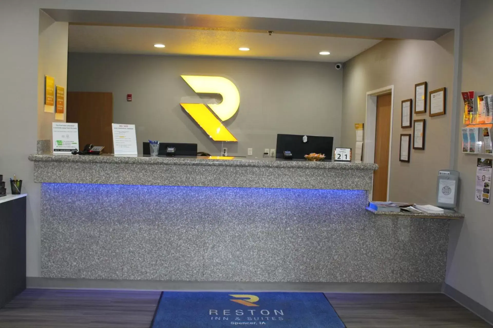 Lobby/Reception in Reston Inn & Suites