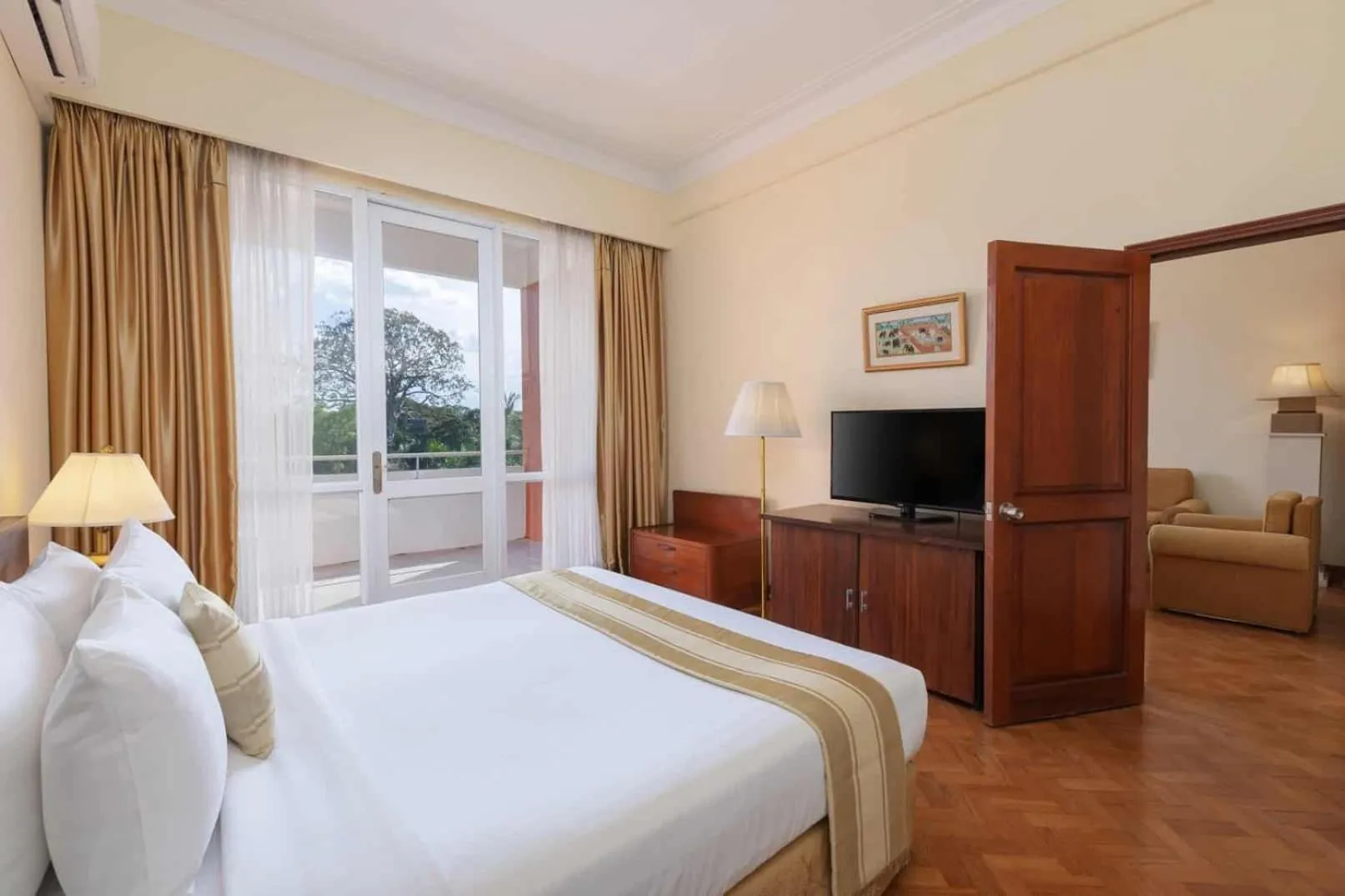 Bed in Inya Lake Hotel Yangon