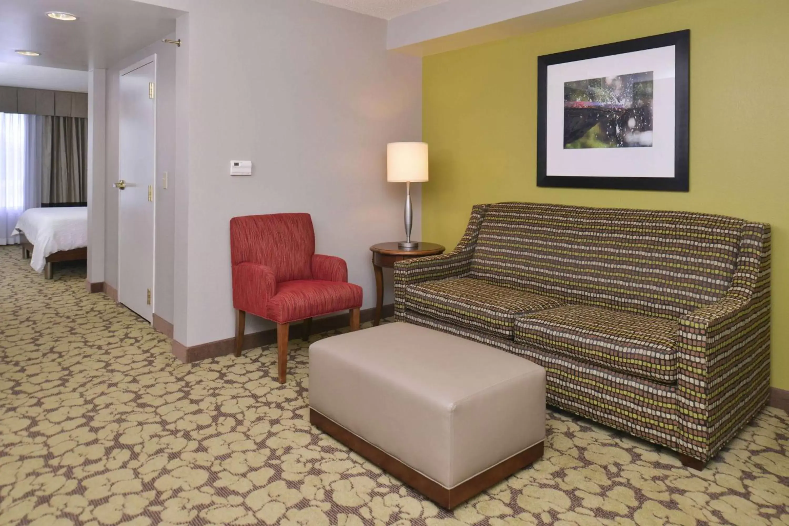 Bed, Seating Area in Hilton Garden Inn Indianapolis/Carmel
