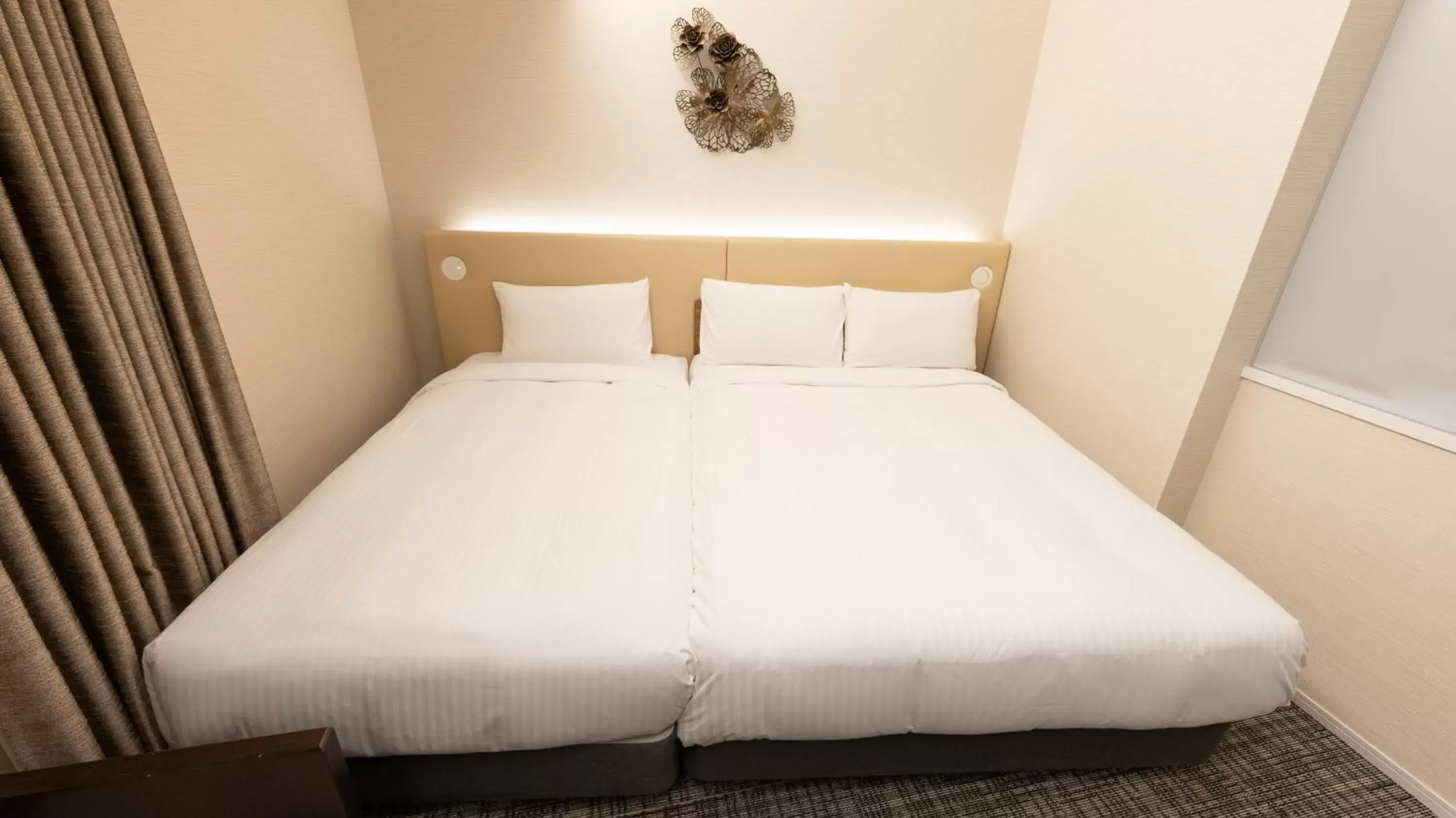 Bed in Premier Hotel -CABIN PRESIDENT- Osaka