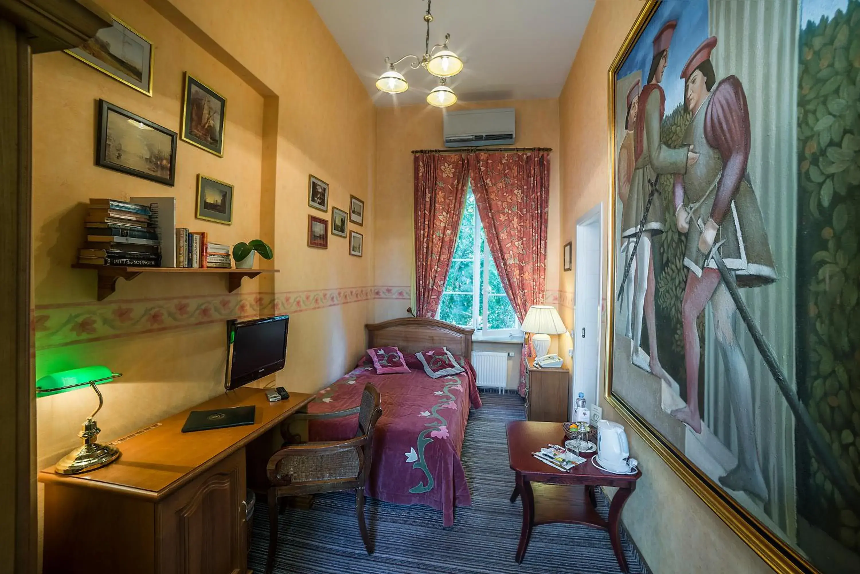 Photo of the whole room, Seating Area in Shakespeare Boutique Hotel