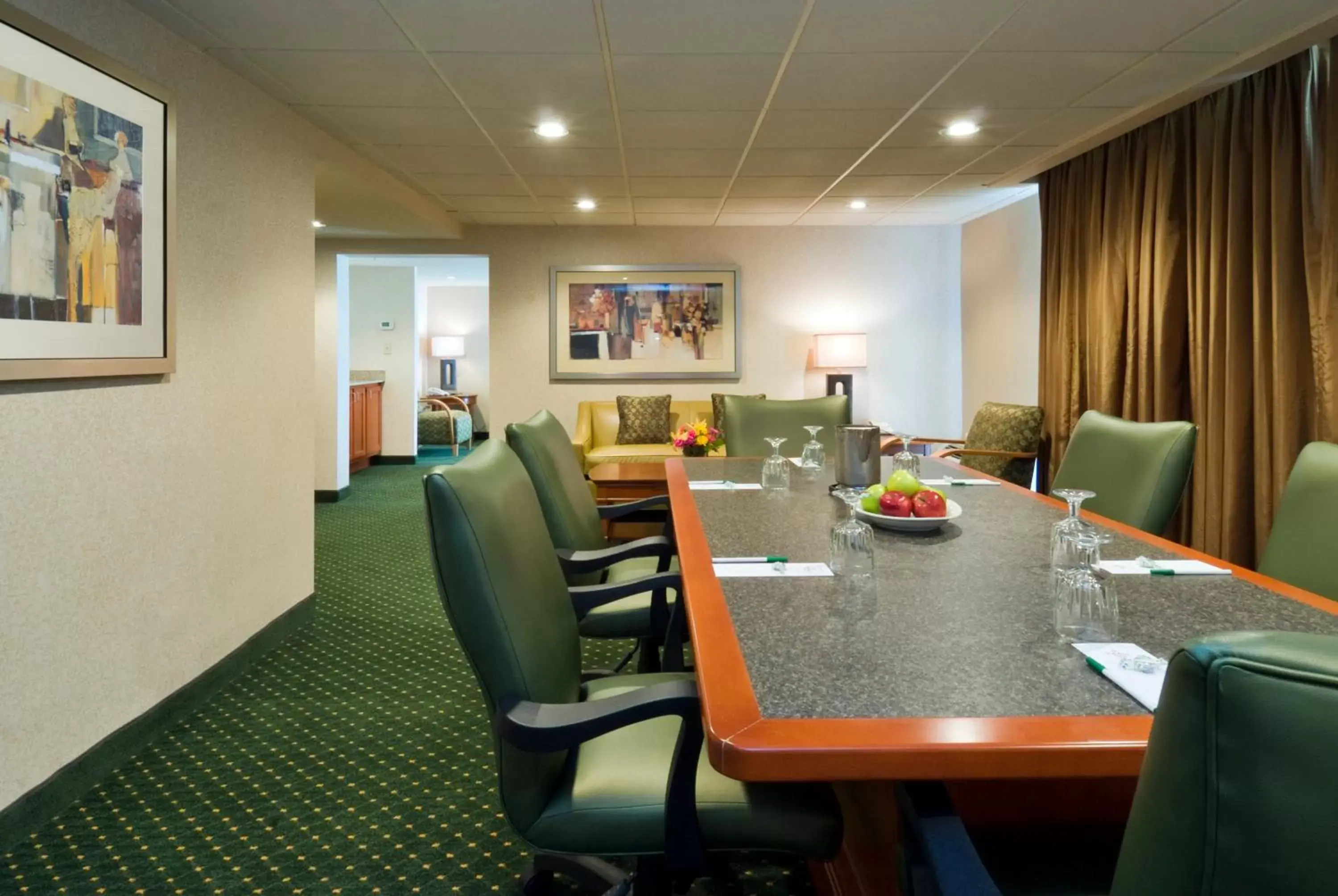 Meeting/conference room in Holiday Inn Cincinnati-Eastgate, an IHG Hotel